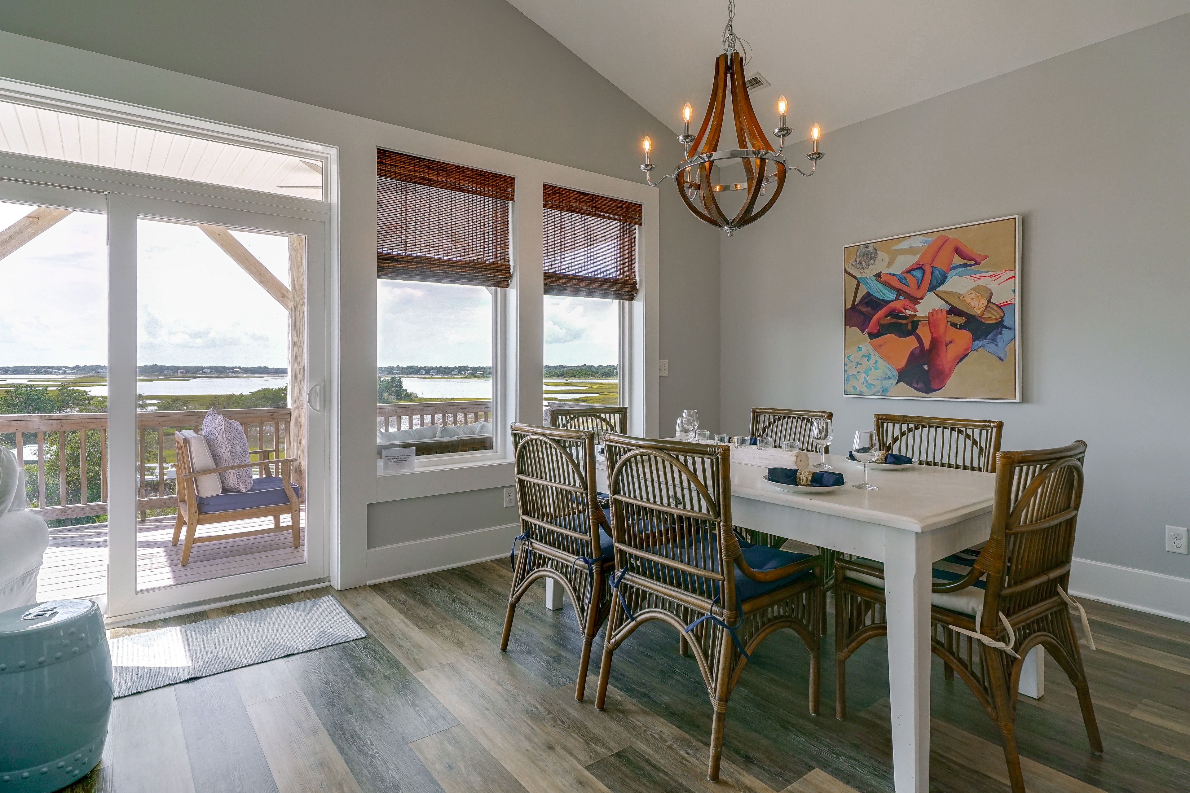 Dining Area | Dishes & Flatware Provided