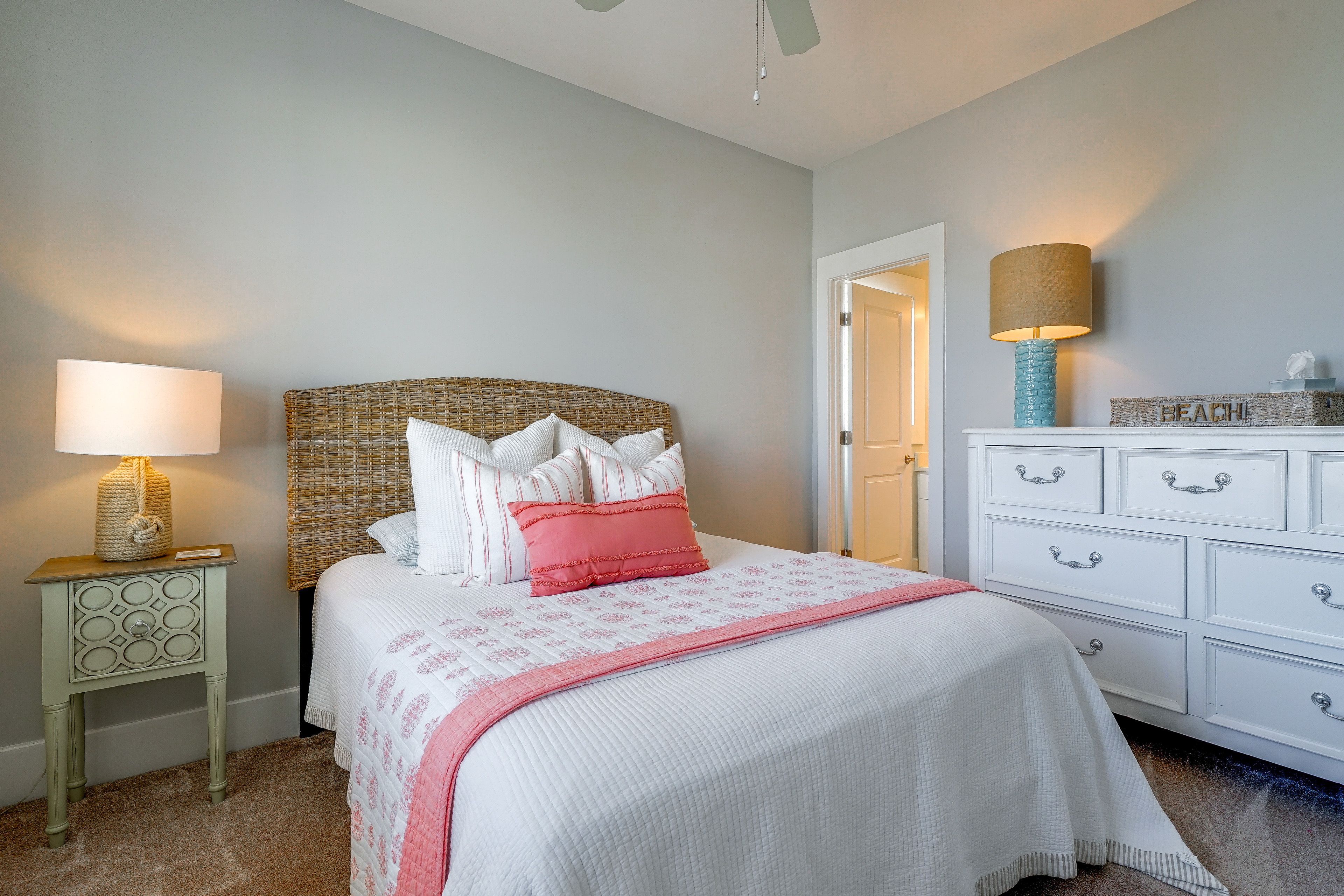 Bedroom | Queen Bed | En-Suite Bathroom