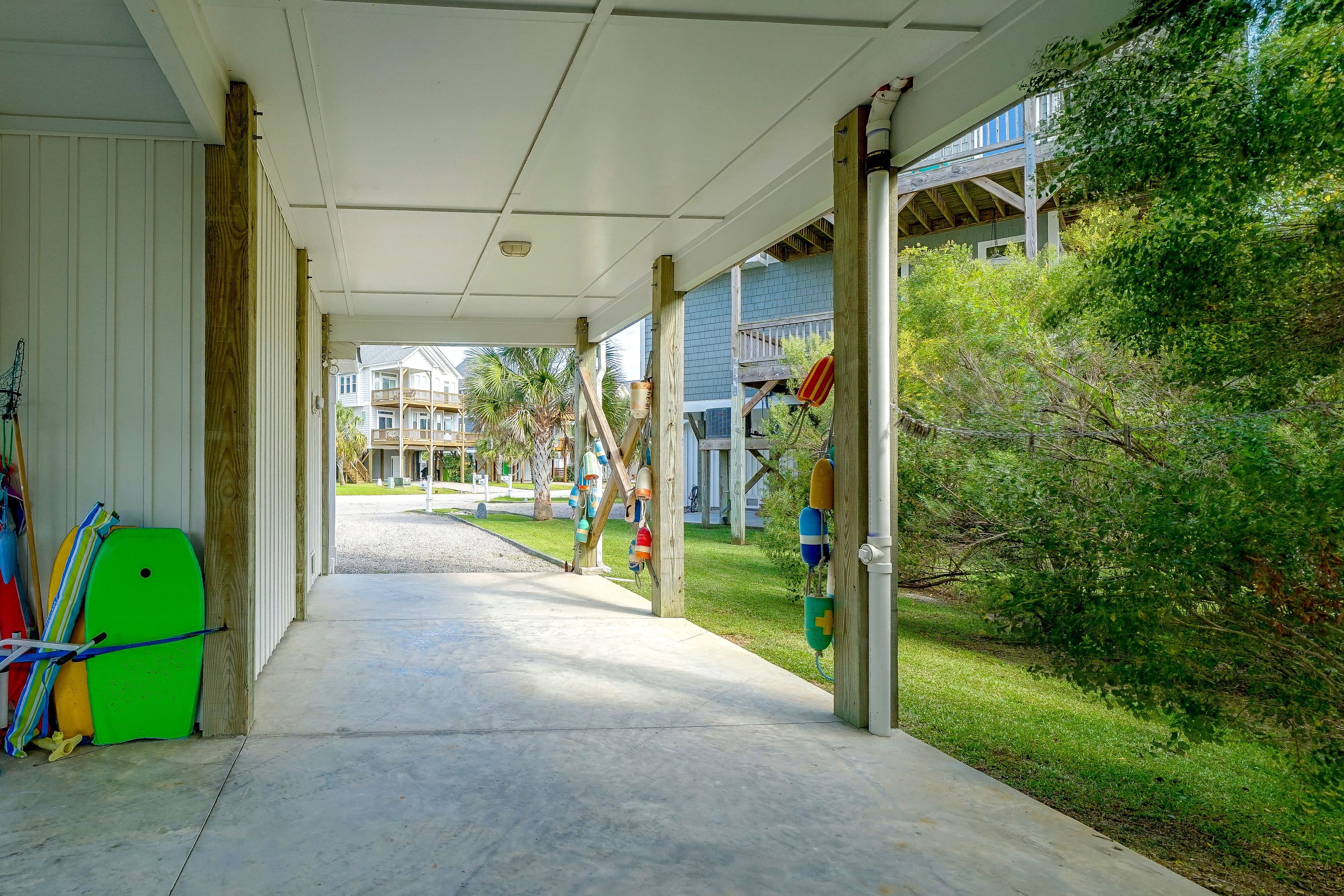 Parking | Carport (1 Vehicle) | Driveway (4 Vehicles)