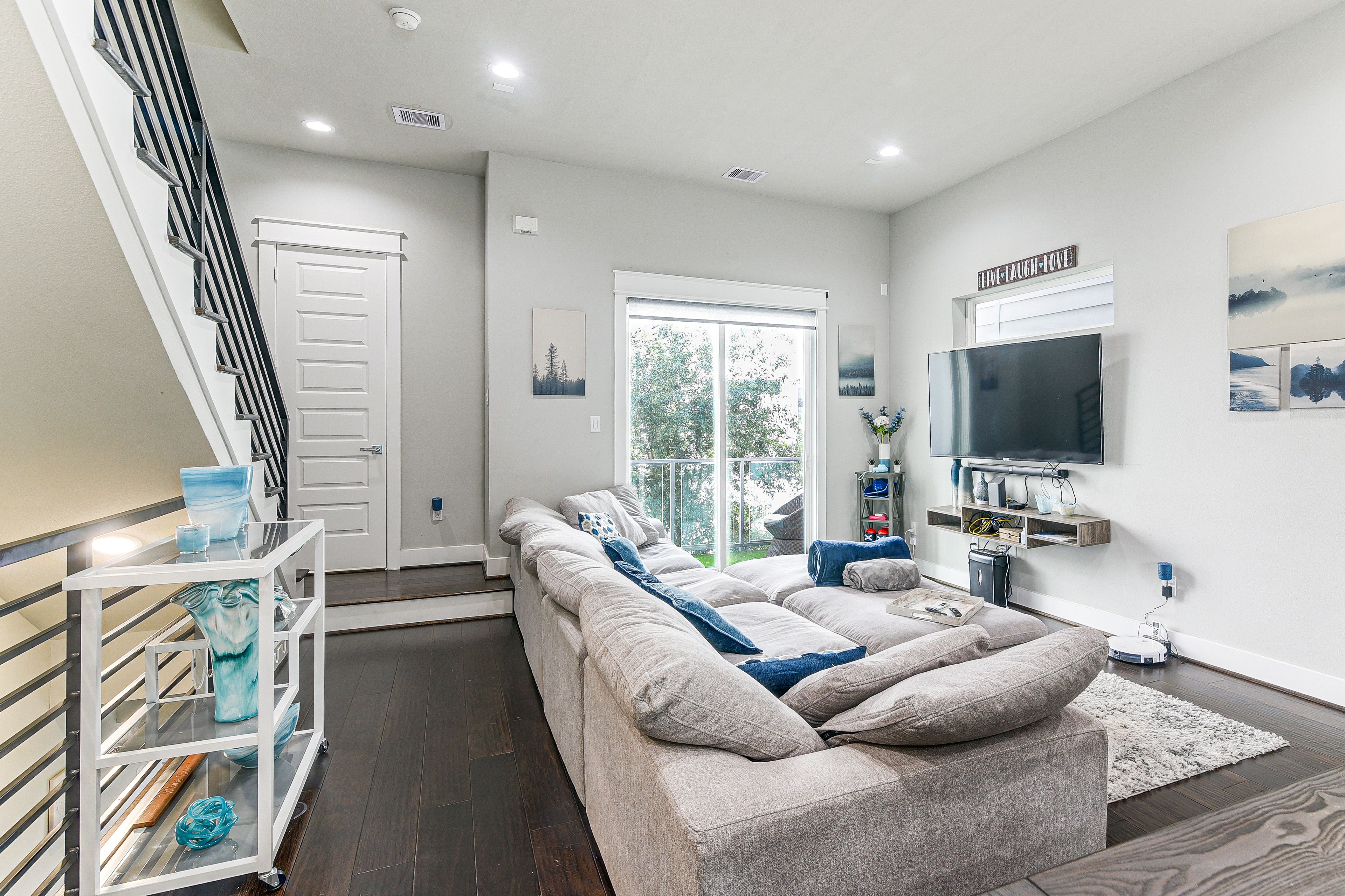 Living Room | 2nd Floor