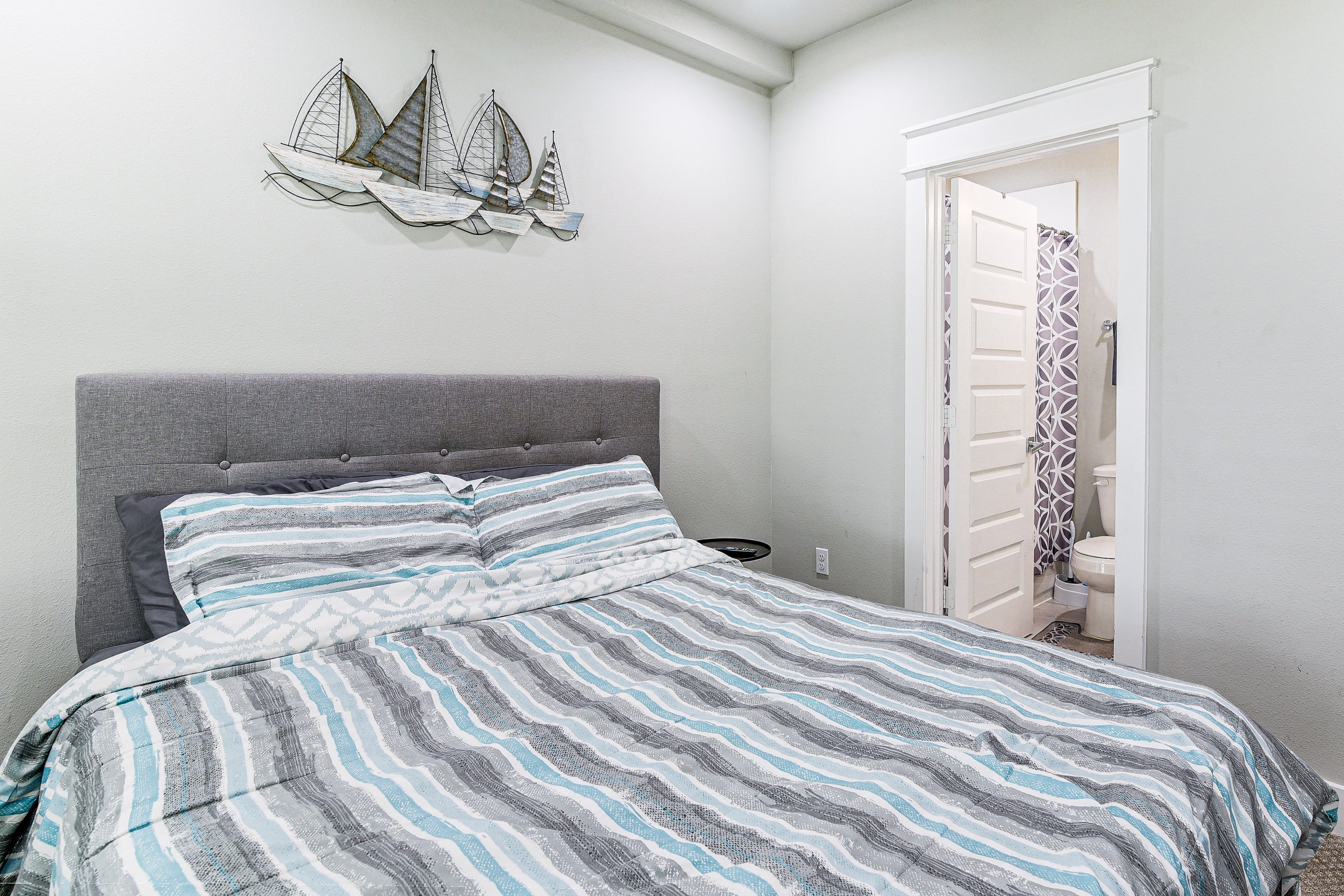Bedroom 3 | Queen Bed | En-Suite Bathroom | 1st Floor