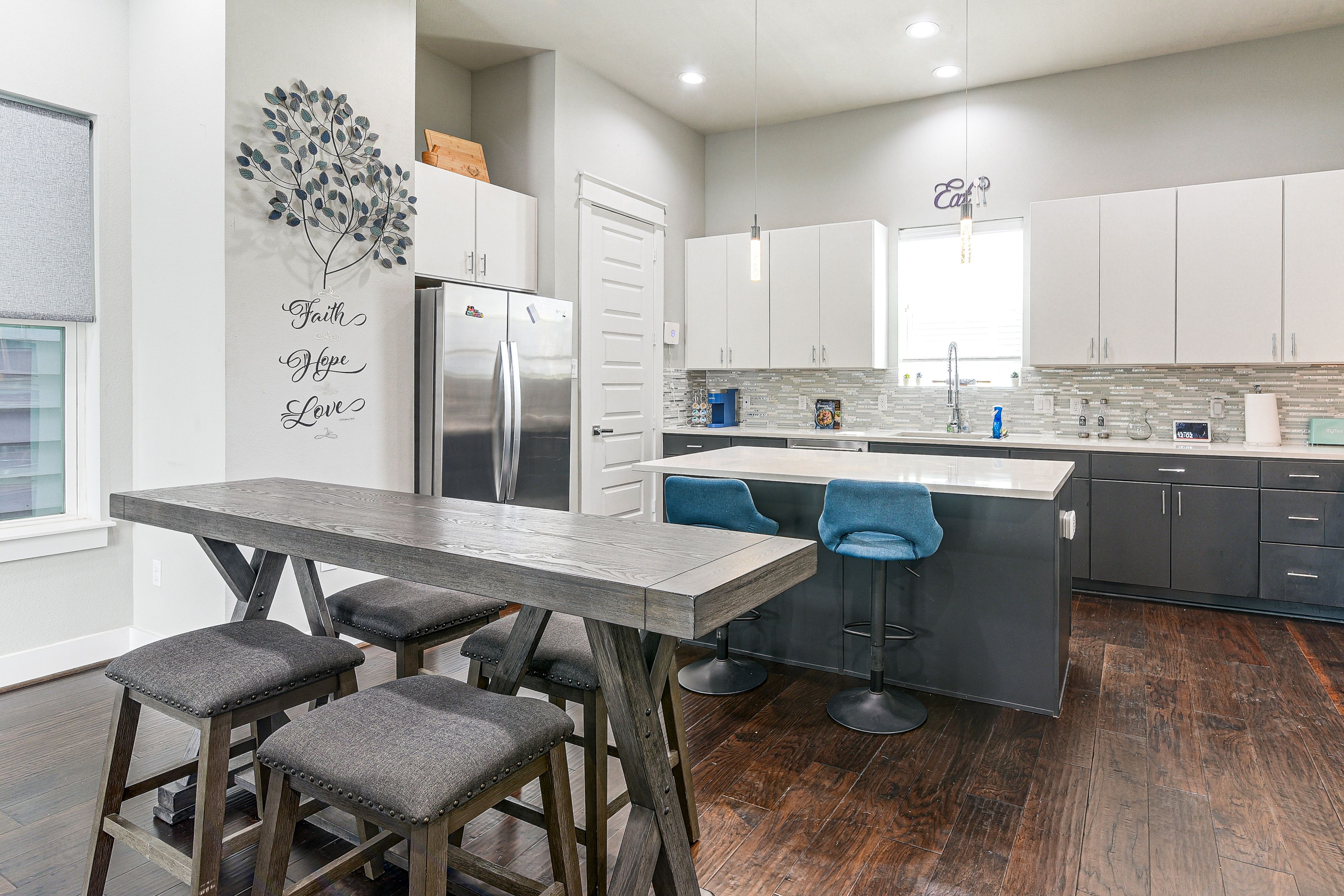 Kitchen & Dining Area | Open Floor Plan