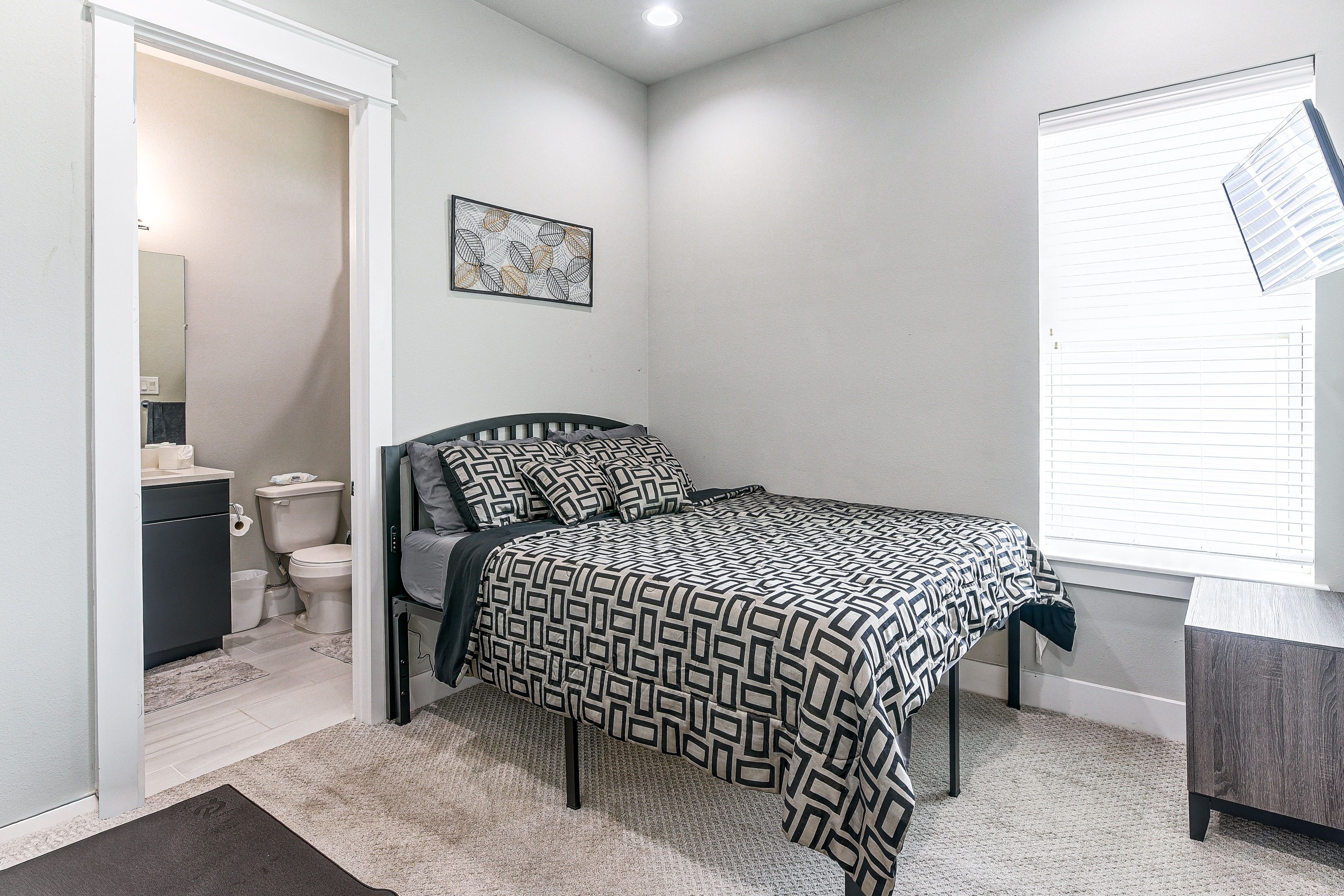 Bedroom 2 | Queen Bed | En-Suite Bathroom | 3rd Floor