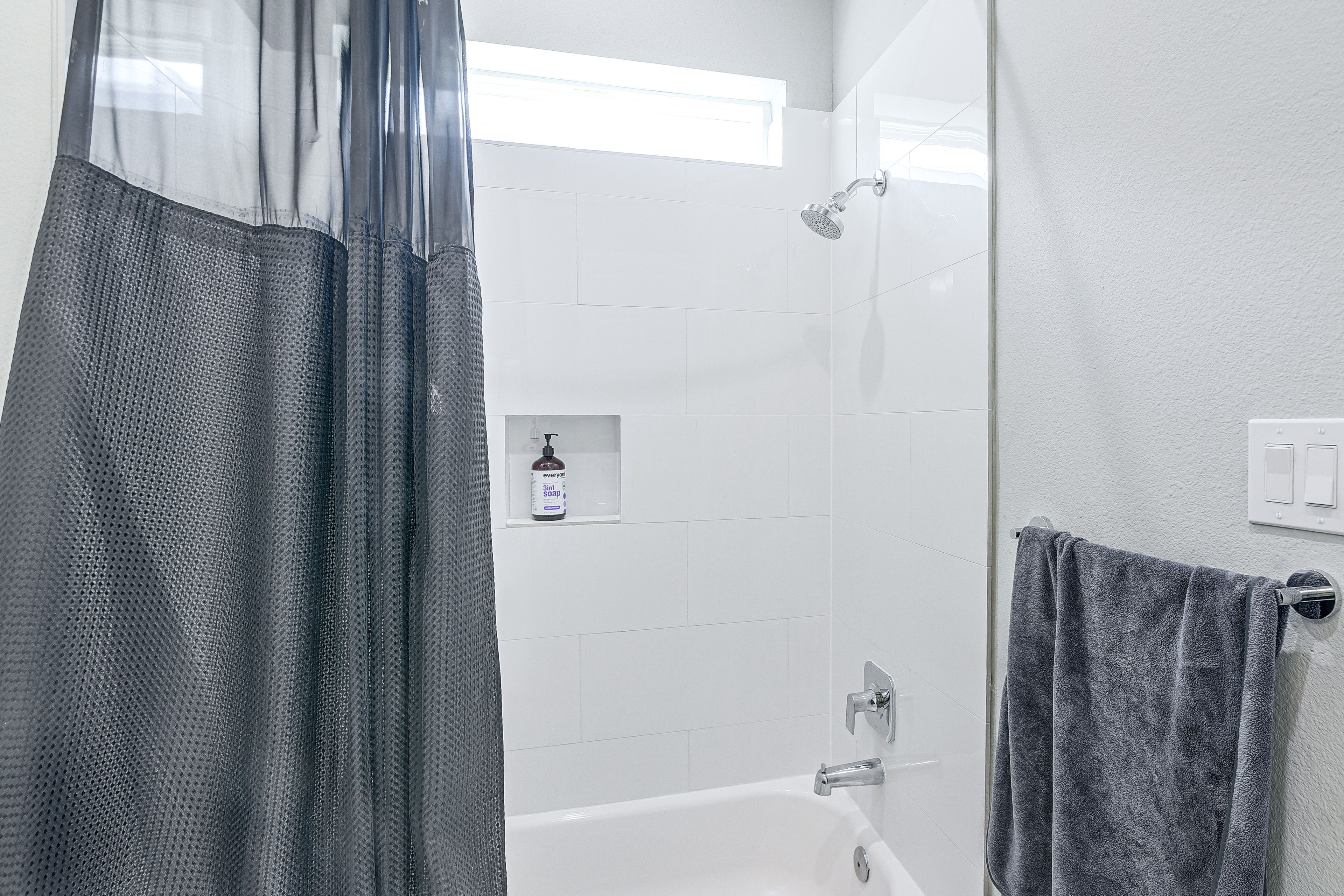 En-Suite Bathroom | Towels & Linens Provided | 3rd Floor