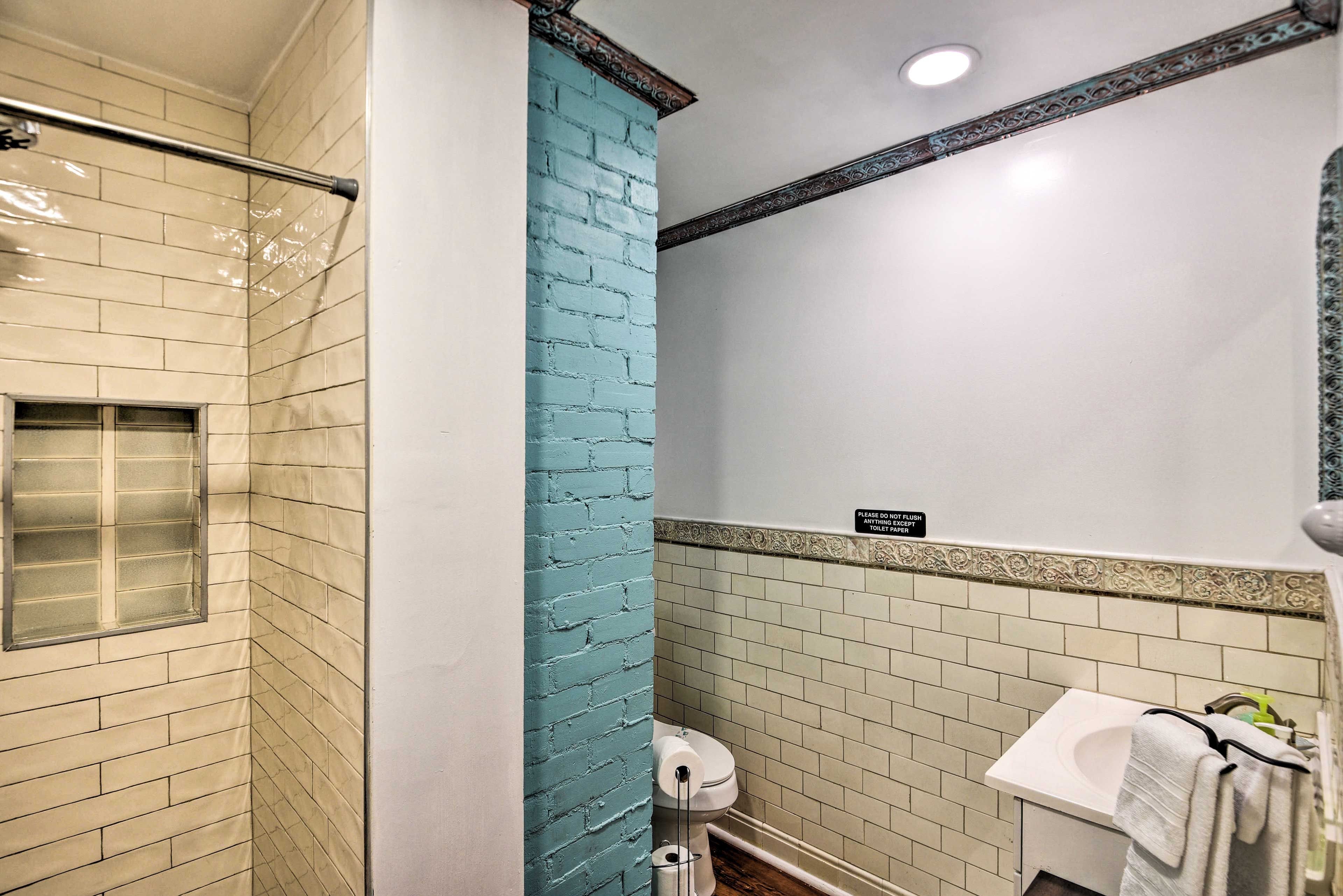 Lower Level | Full Bathroom | Towels Provided