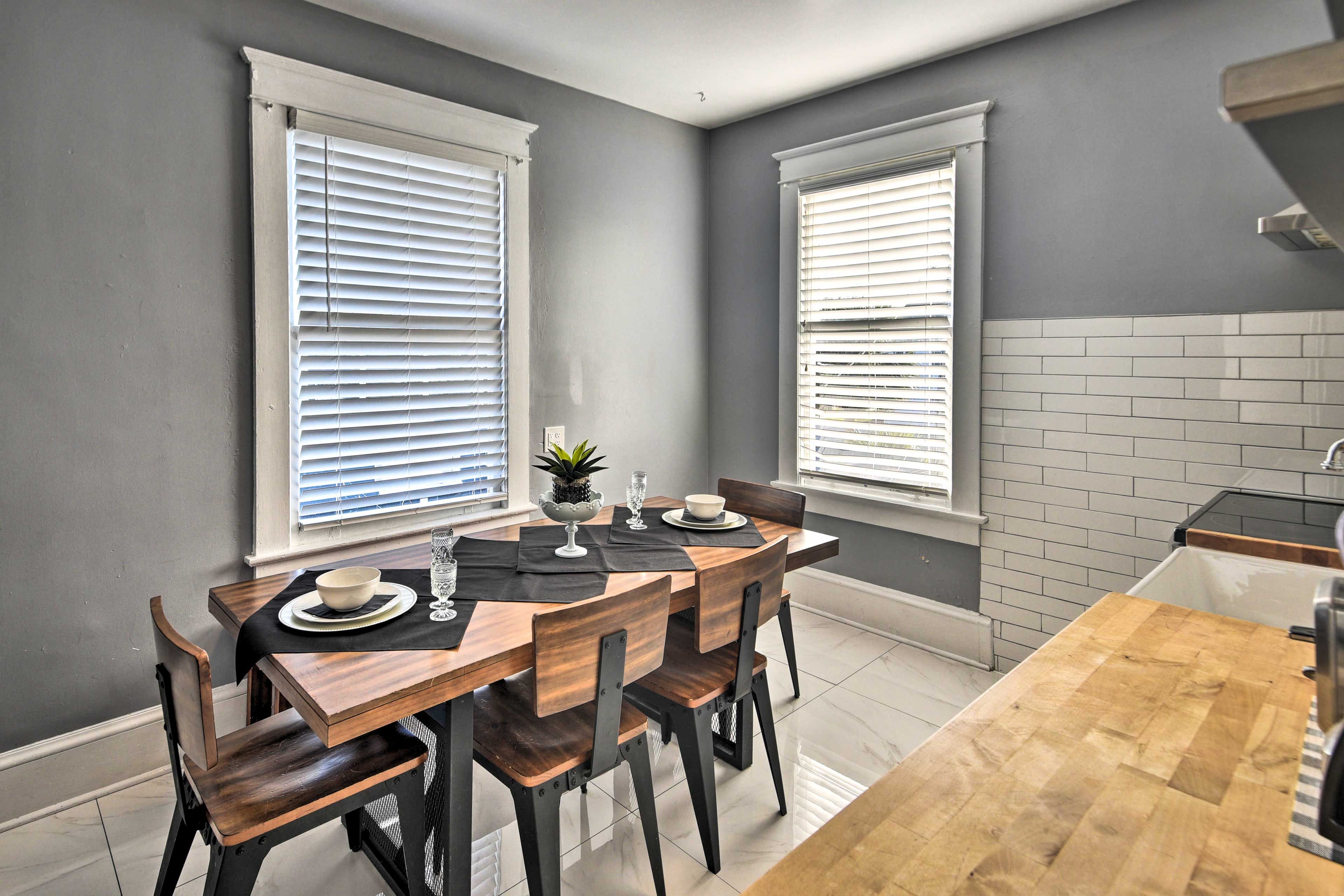 Upper Level | Dining Area | Dishes & Flatware Provided