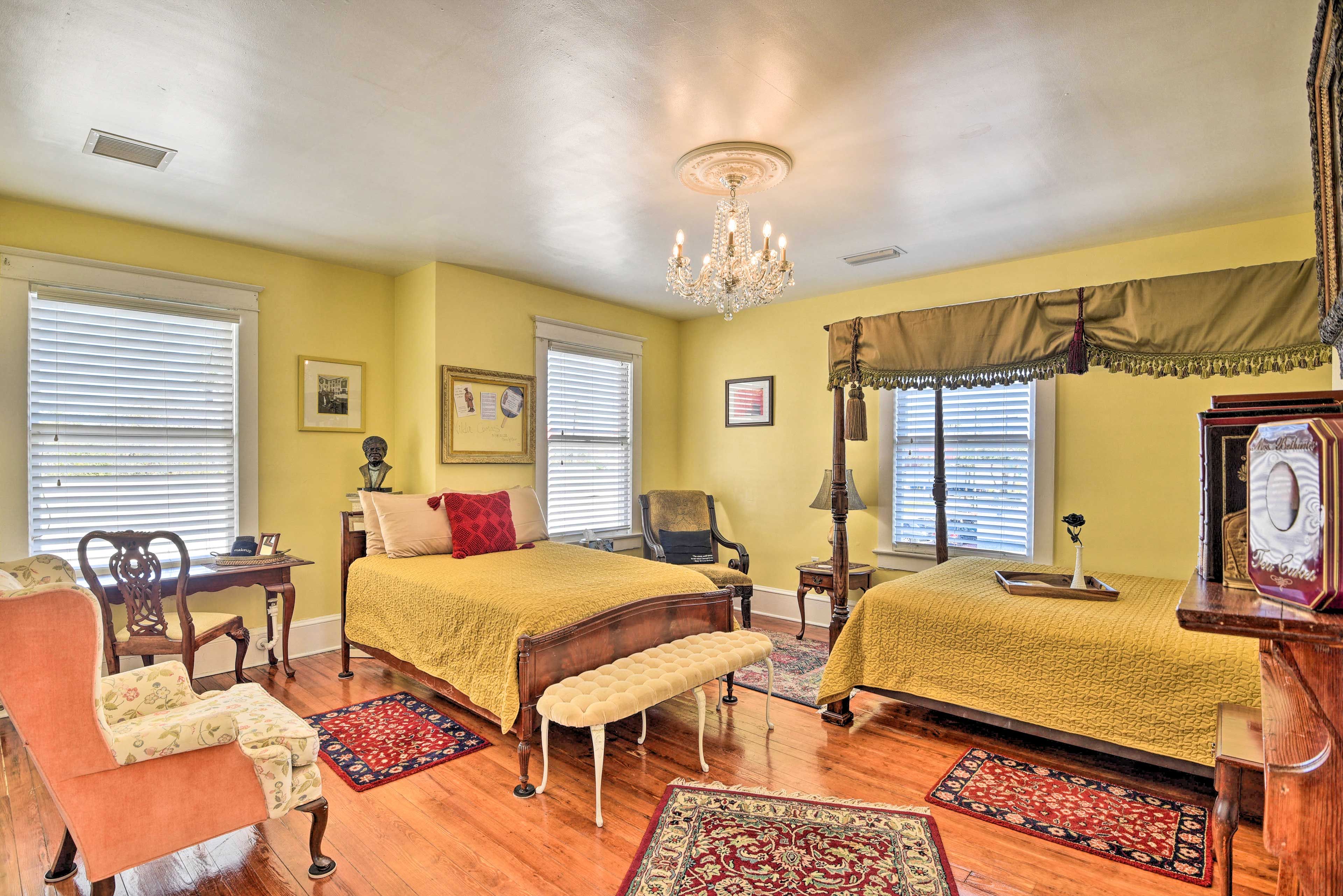 Upper Level | Bedroom 5 | Queen Bed | Full Bed | Desk
