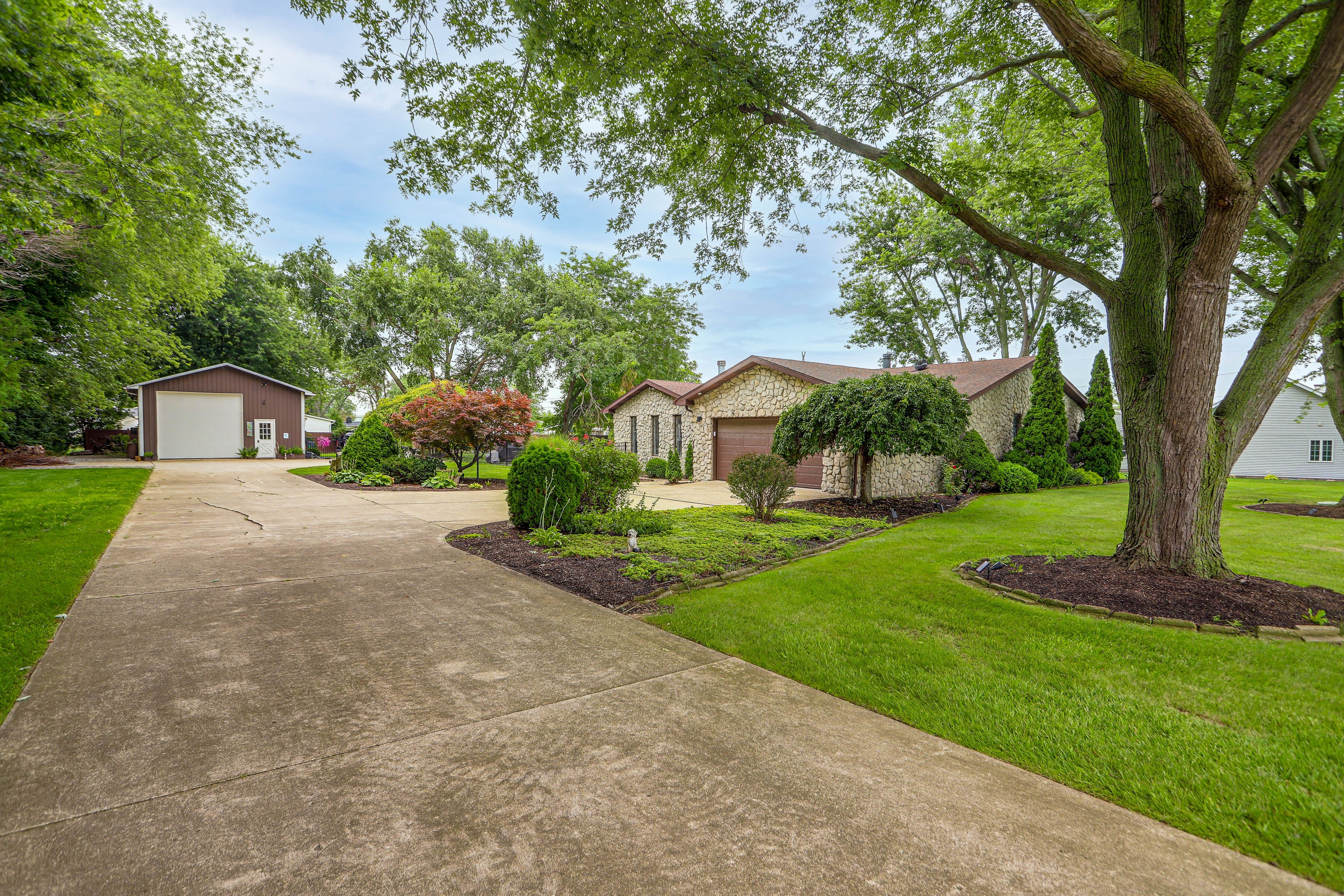 Port Clinton Vacation Rental | 3BR | 3BA | 2,000 Sq Ft | 2 Steps for Entry