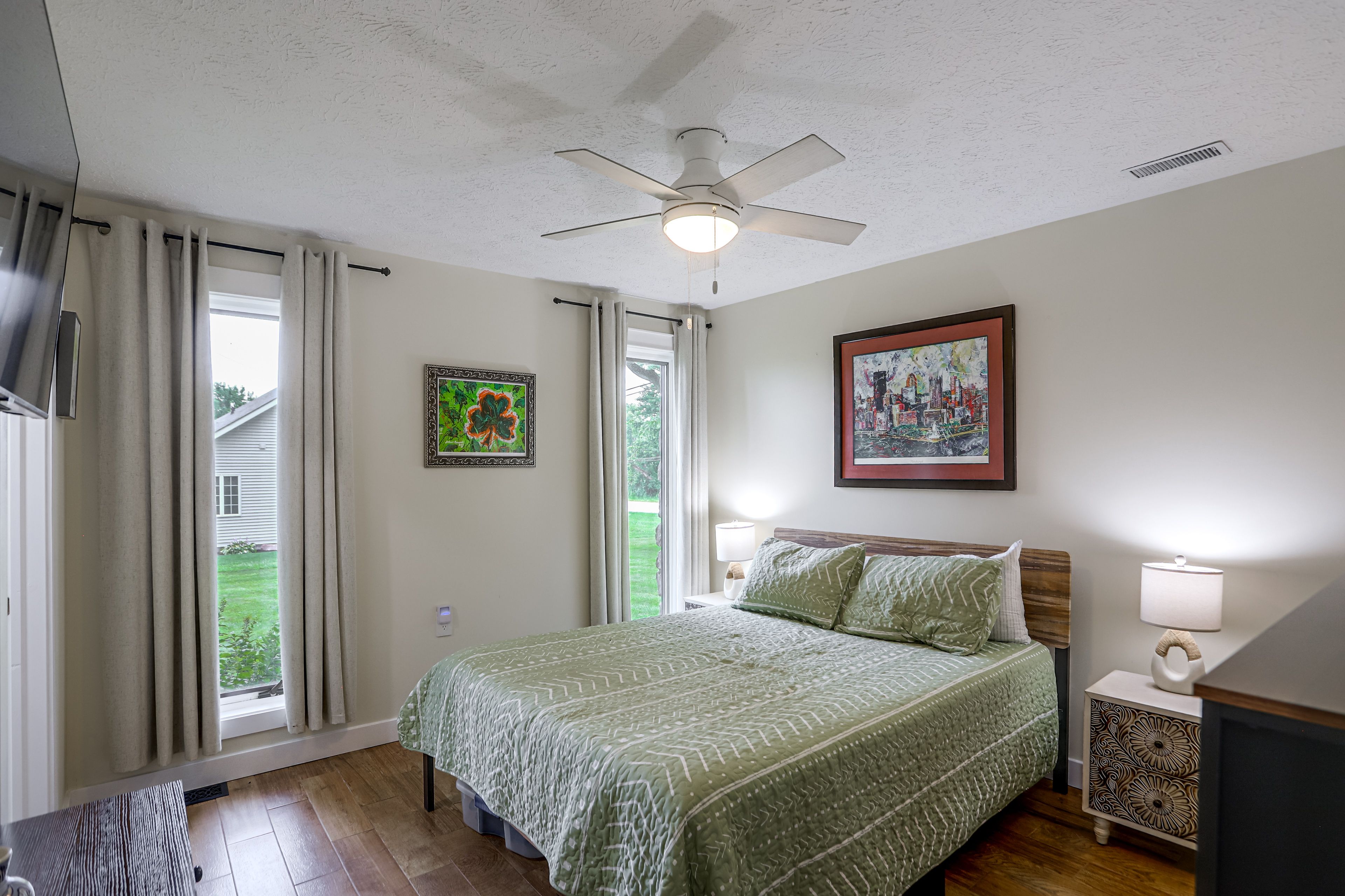 Bedroom 2 | Queen Bed