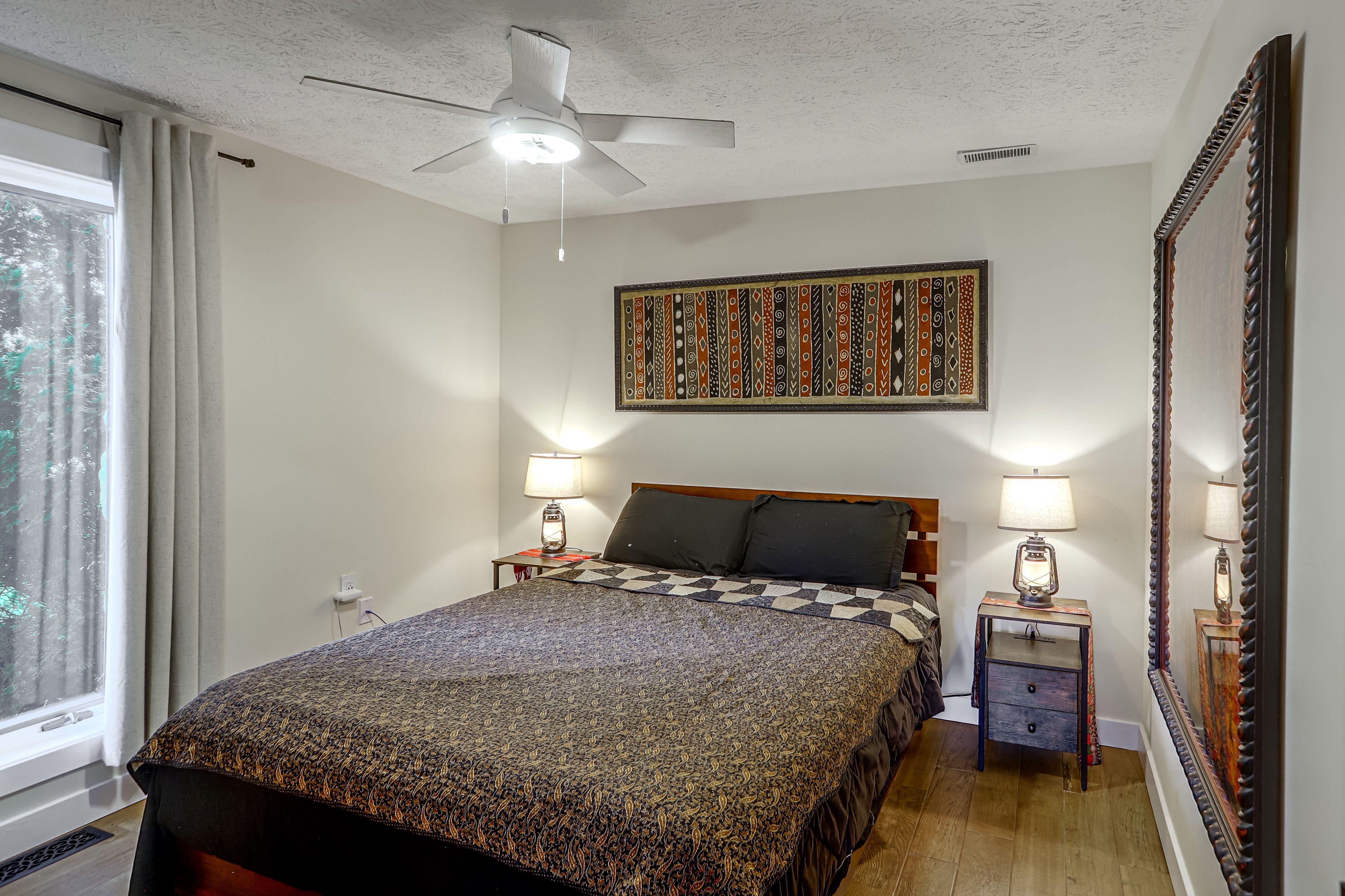 Bedroom 3 | Queen Bed