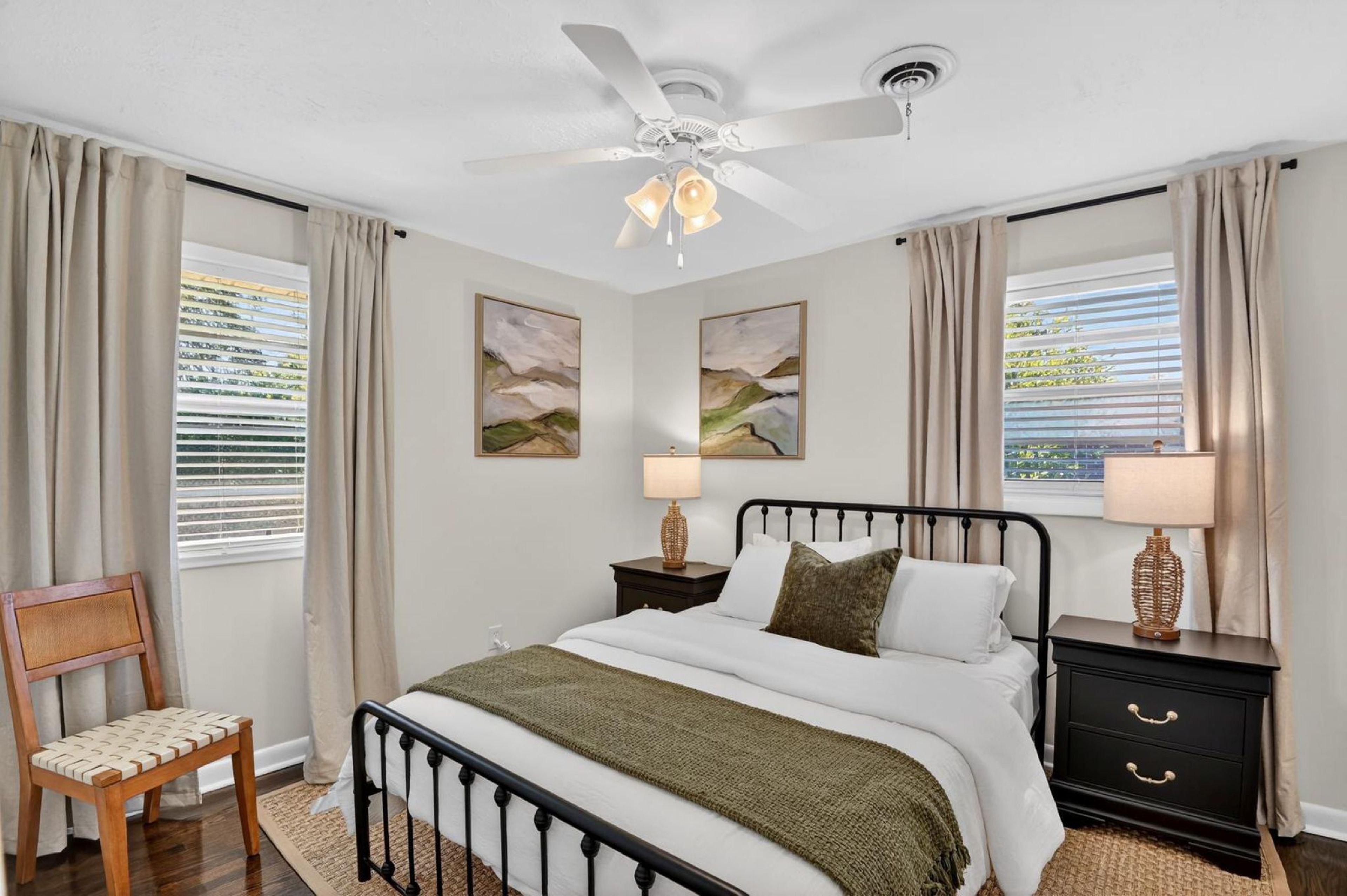 Bedroom 2 | Queen Bed