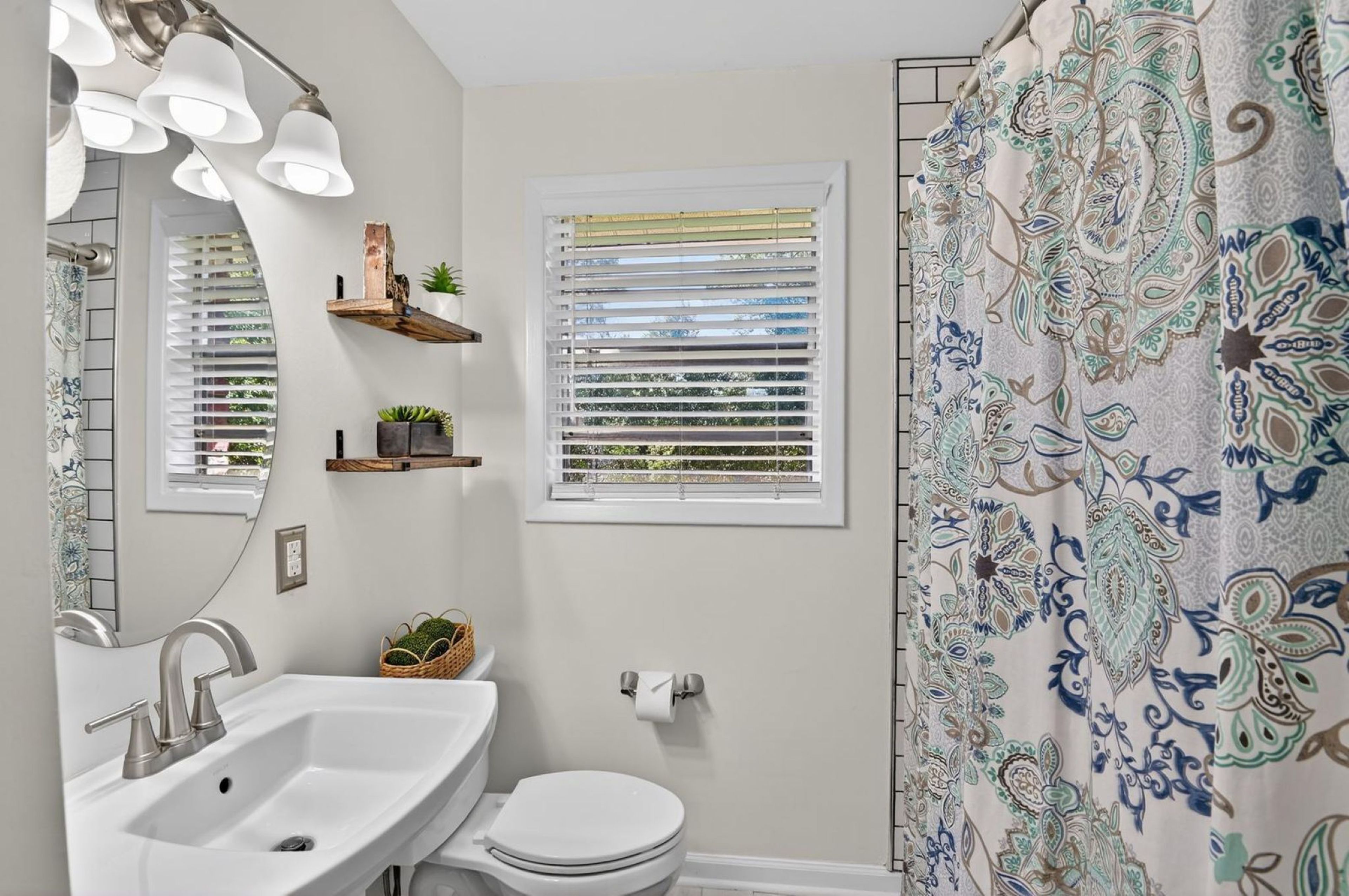 Full Bathroom | Towels & Linens Provided