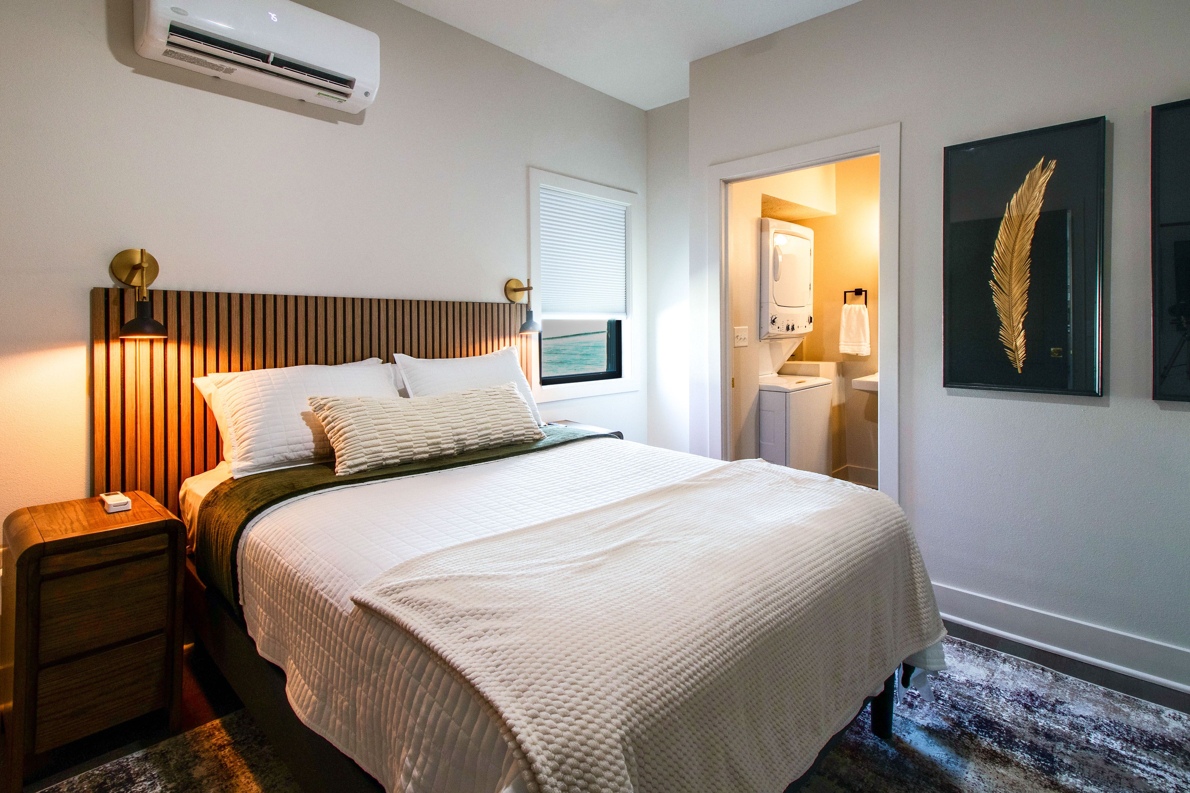 Bedroom | Queen Bed | En-Suite Bath