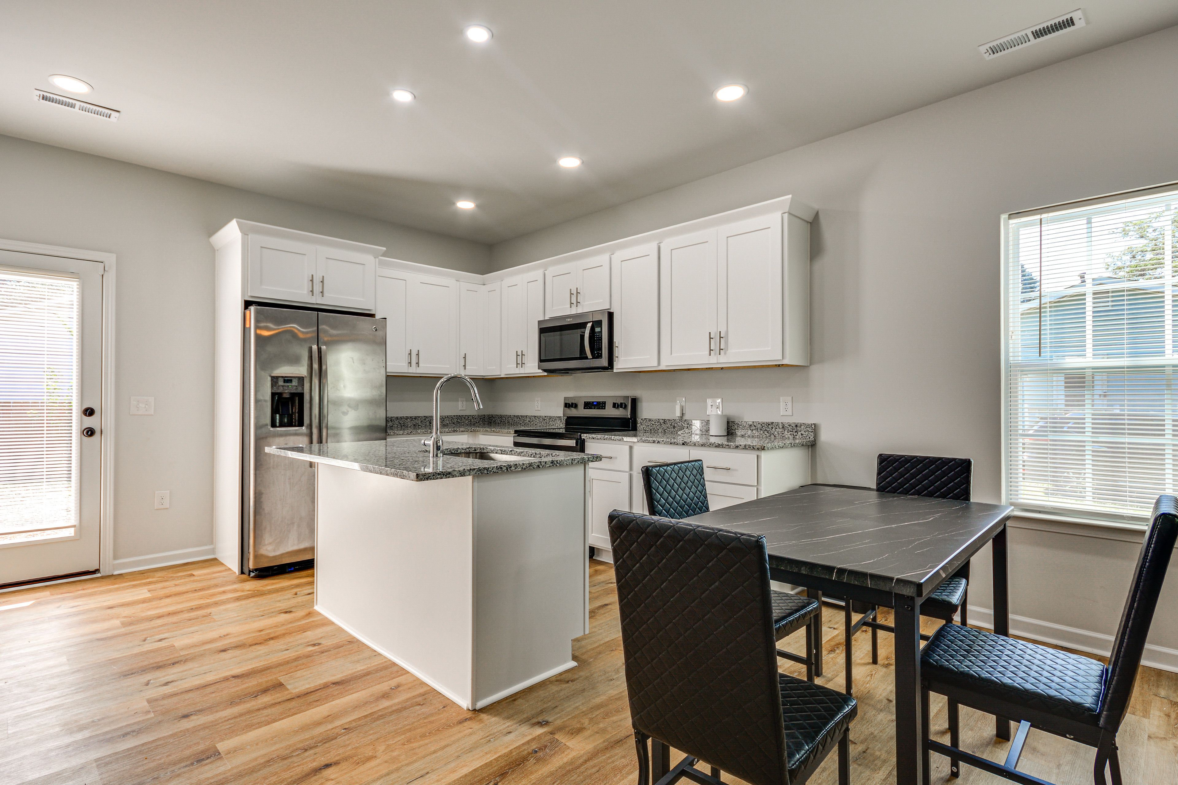 Kitchen & Dining Area