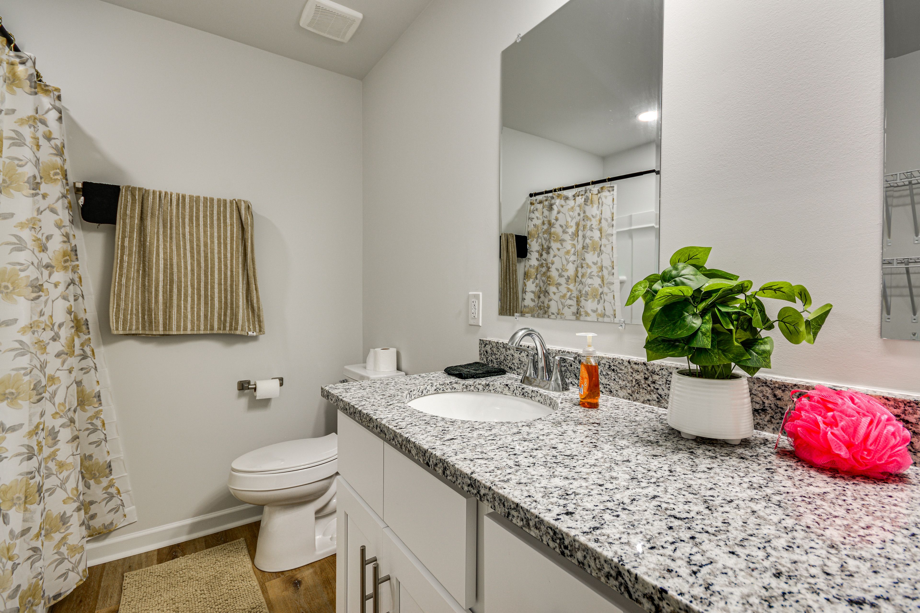 Full Bathroom | 2nd Floor