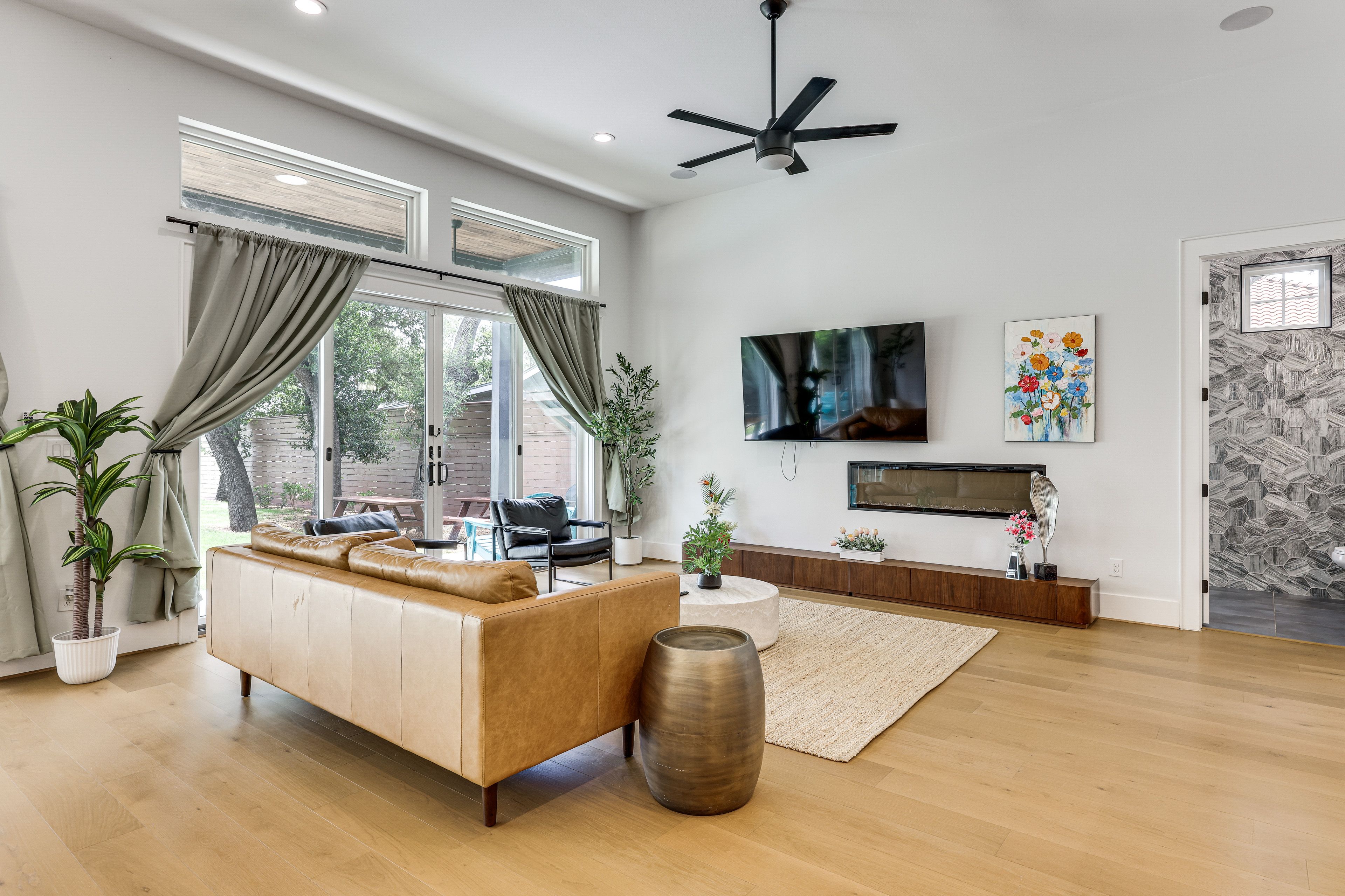 Gray House | 1st Floor