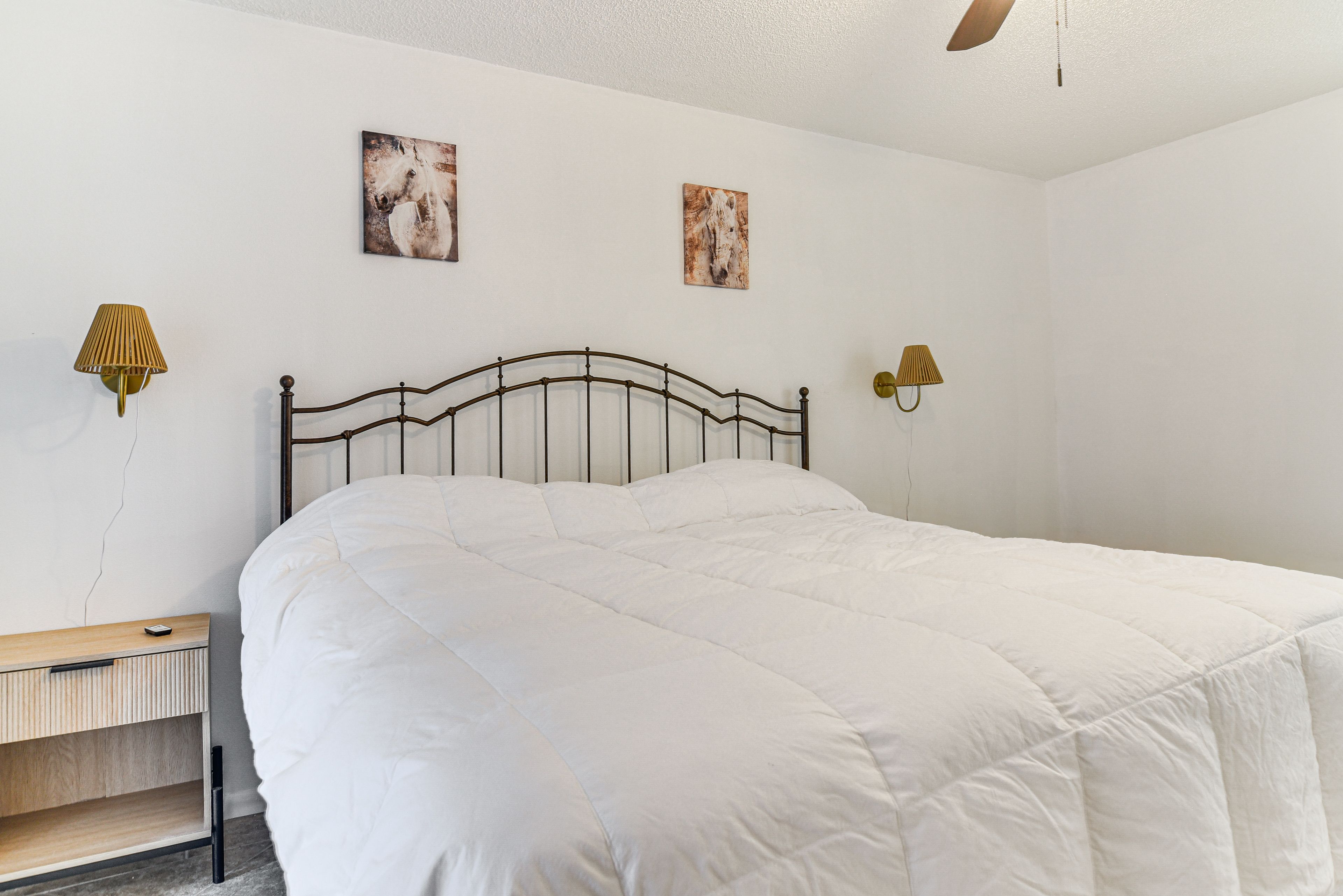 Bedroom 1 | King Bed