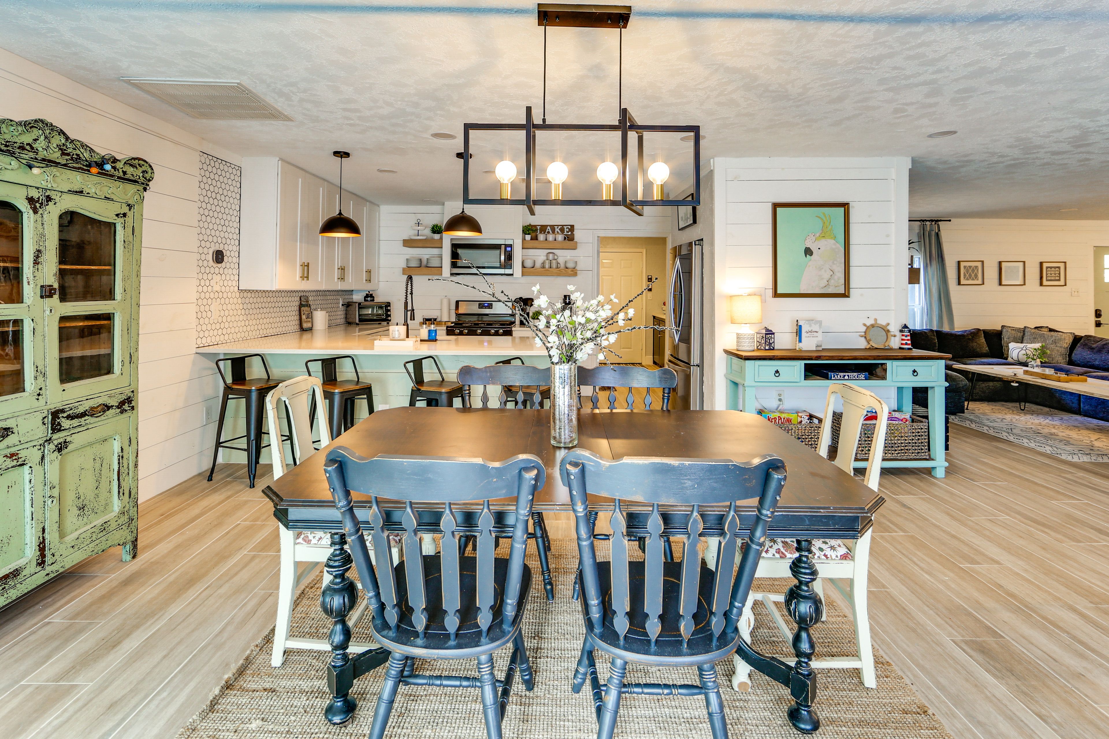 Dining & Kitchen Area | Open Floor Plan