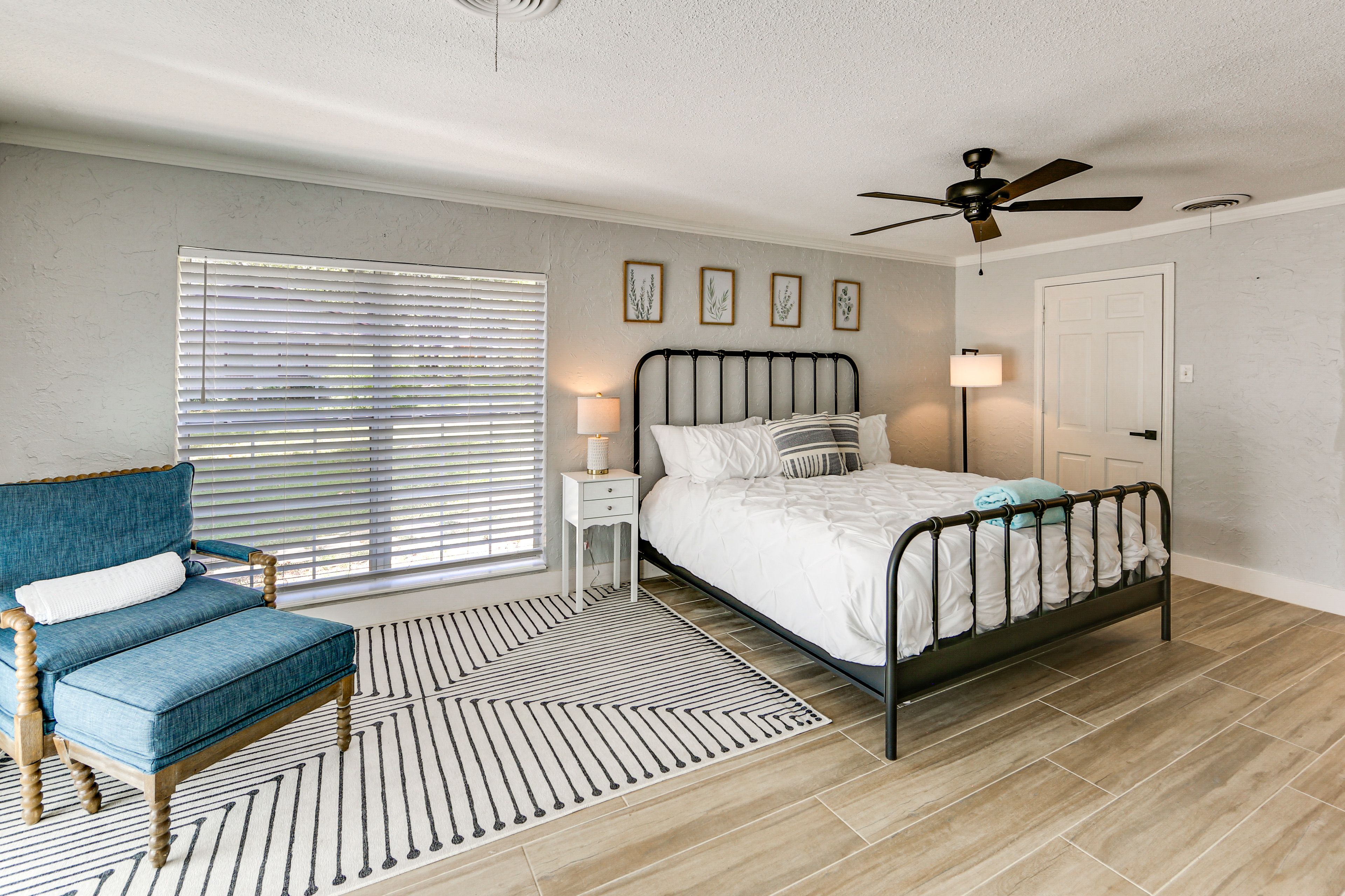 Bedroom | Queen Bed