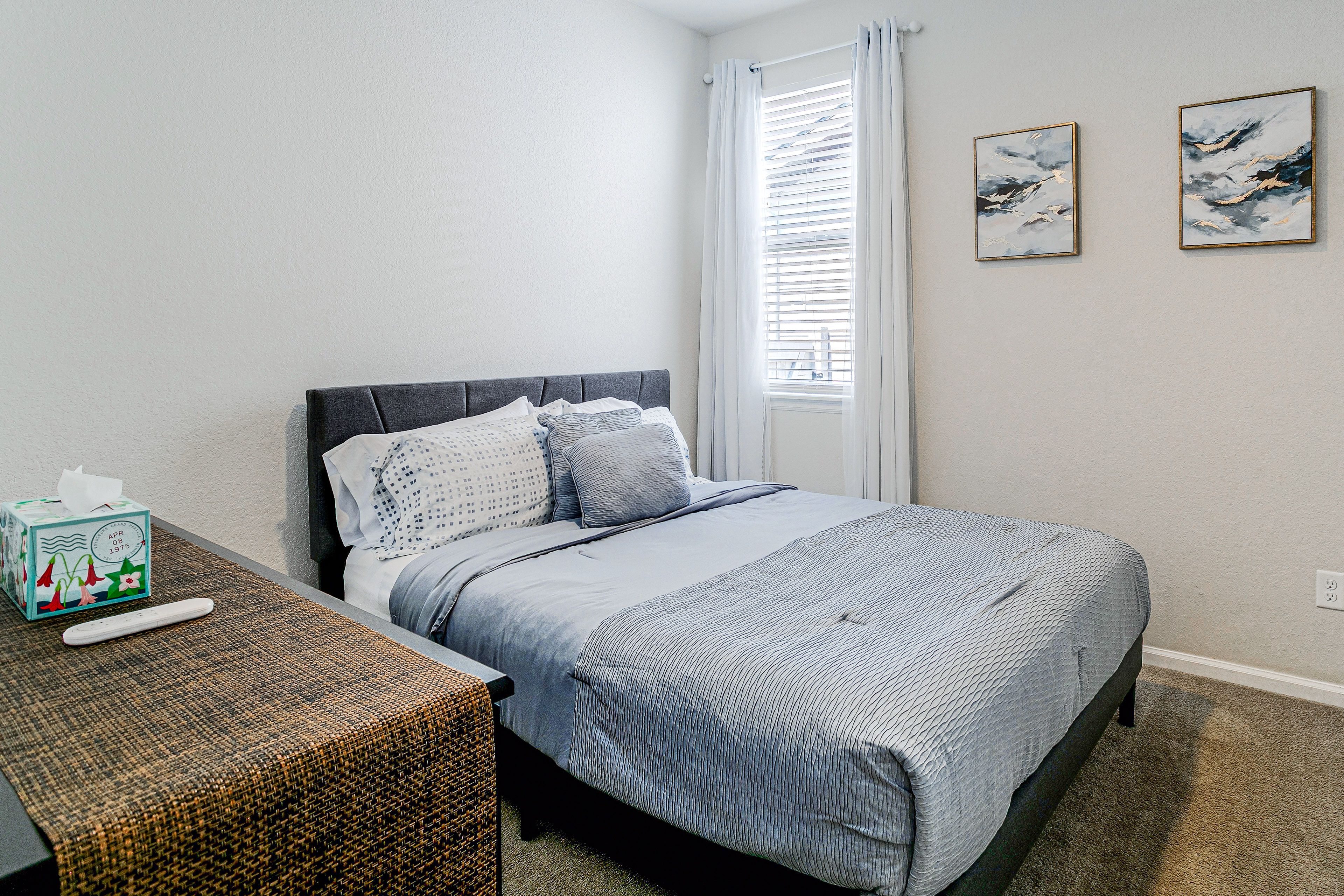Bedroom | Queen Bed
