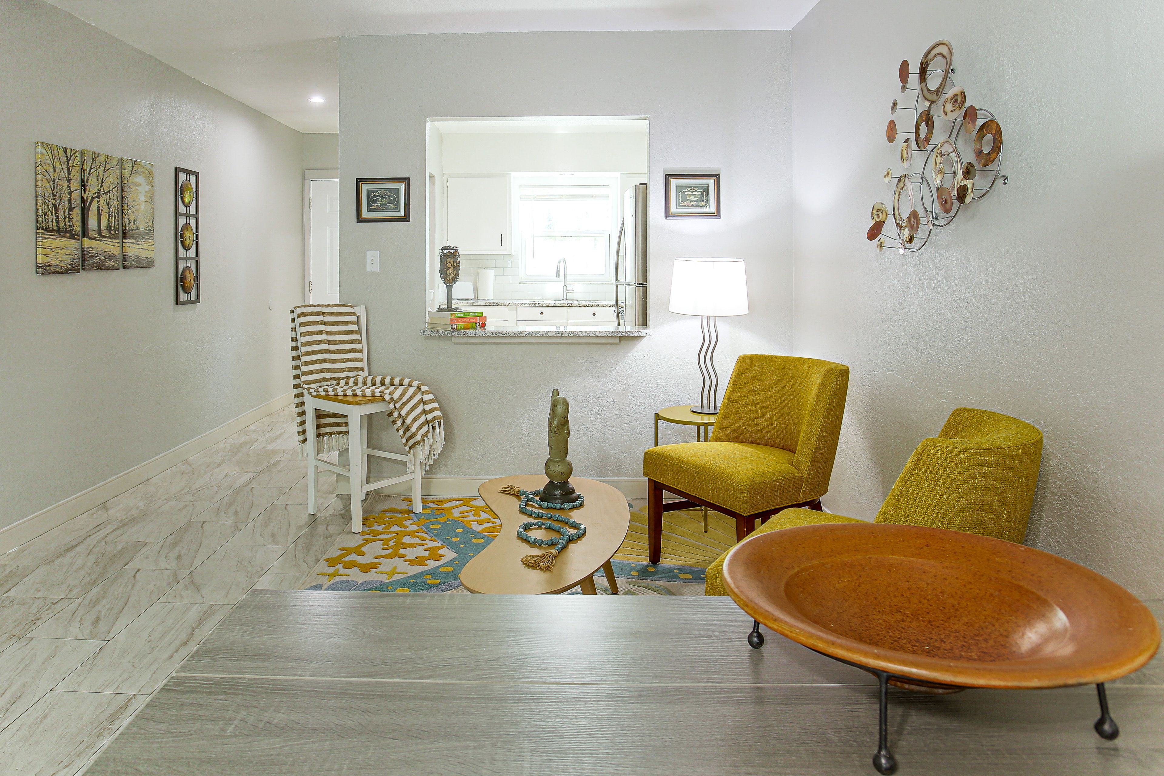 Sitting/Dining Area