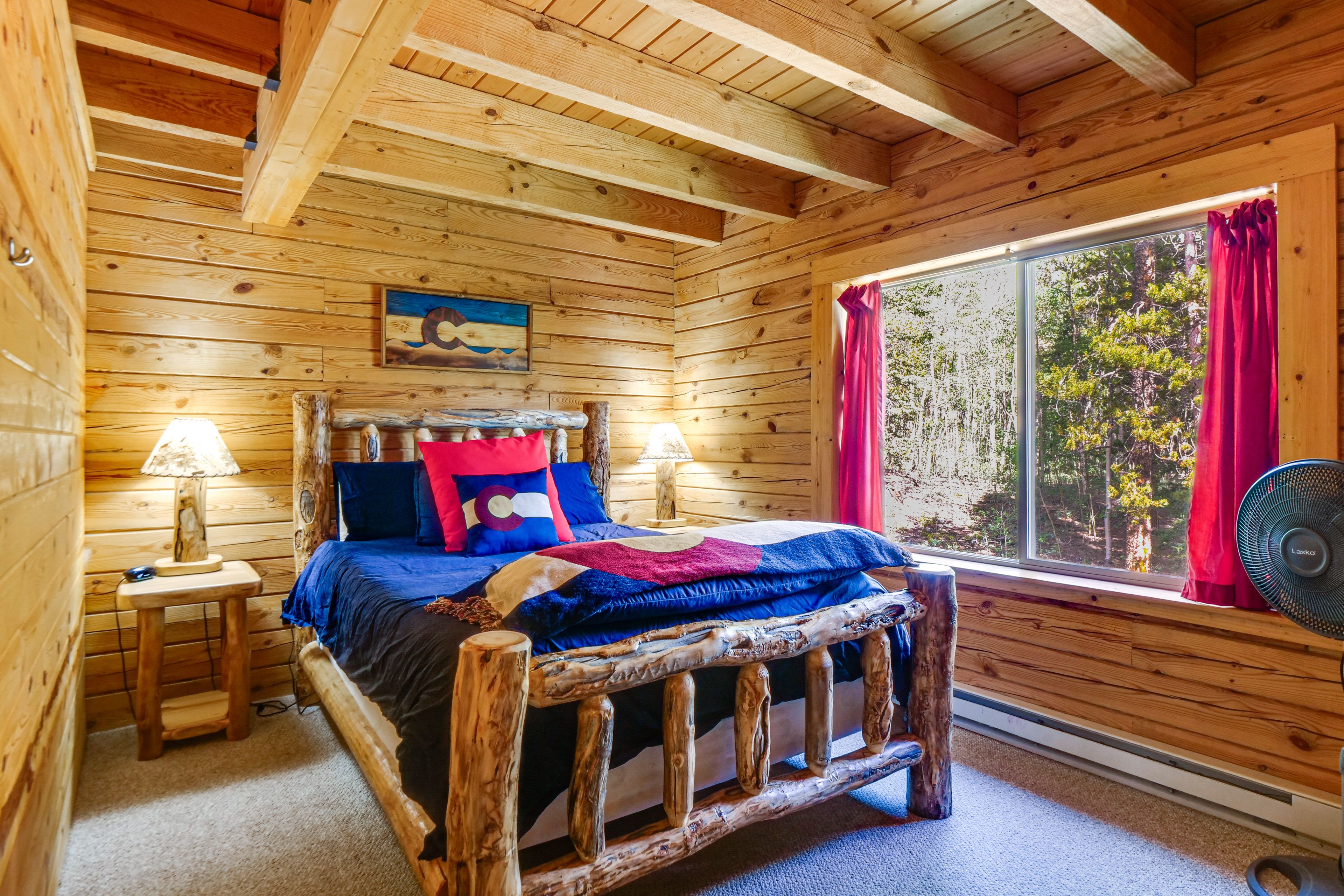 Bedroom 1 | Queen Bed | 1st Floor