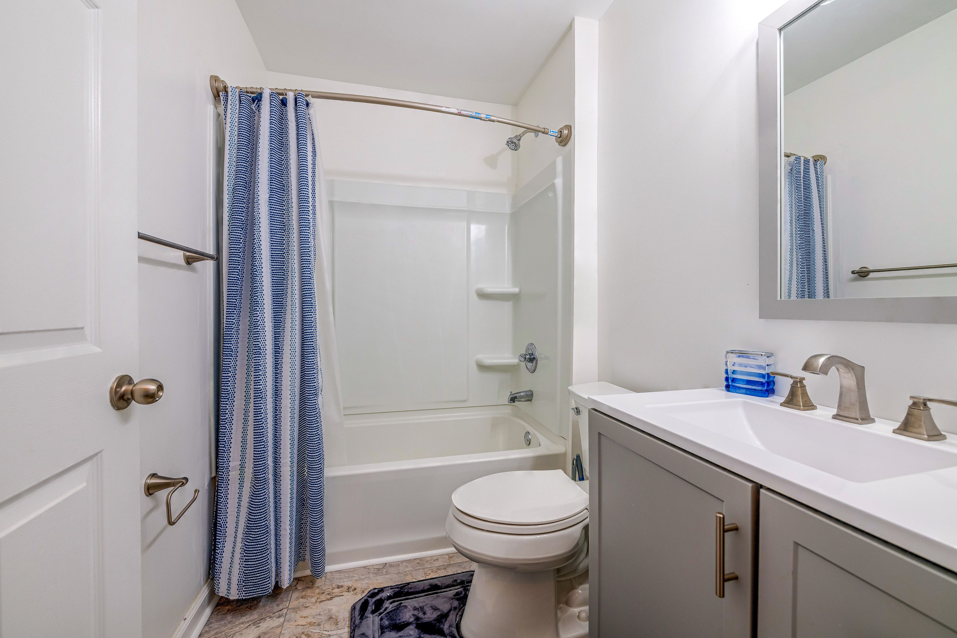 Full Bathroom | 2nd Floor