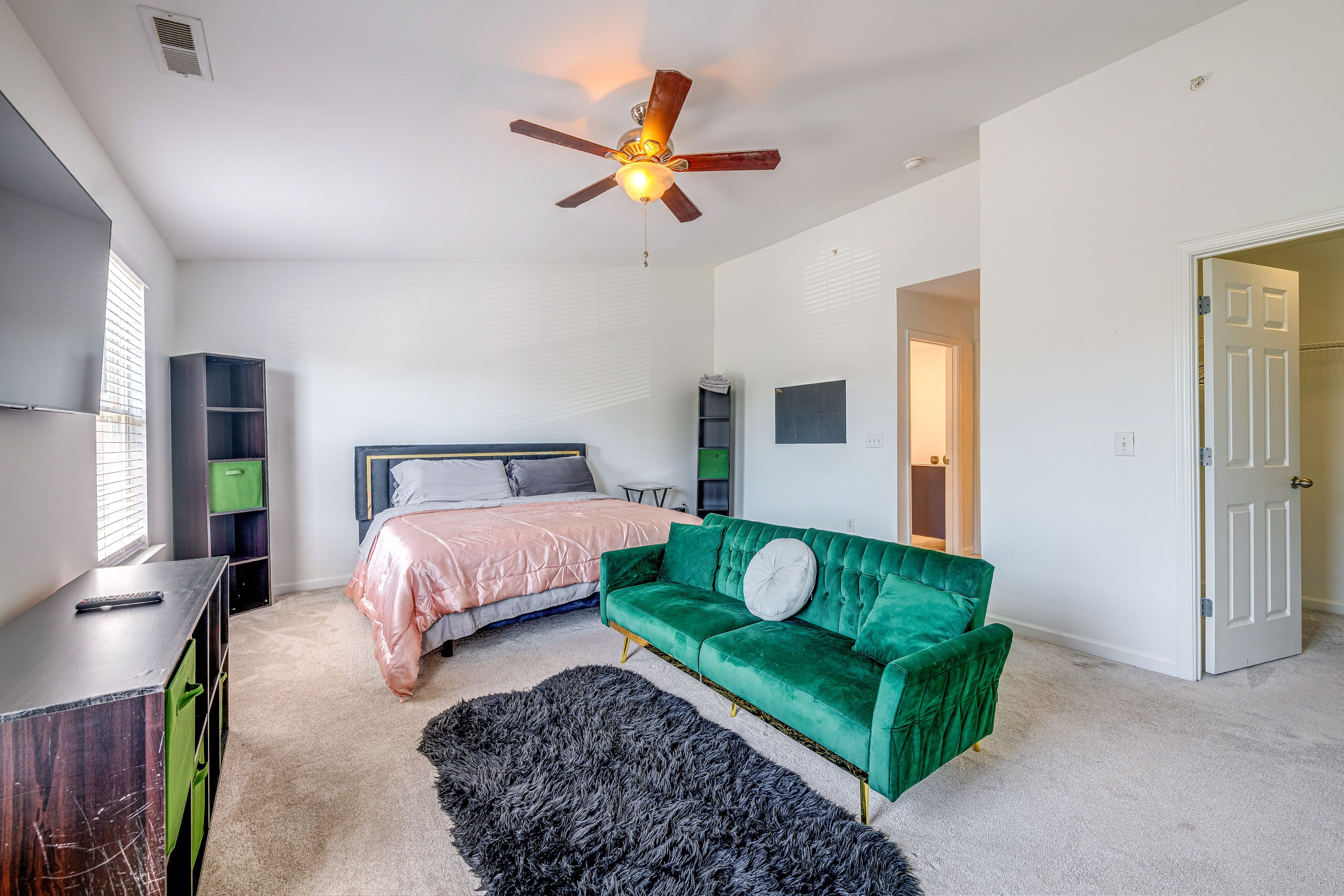 Bedroom 1 | King Bed | 3rd Floor