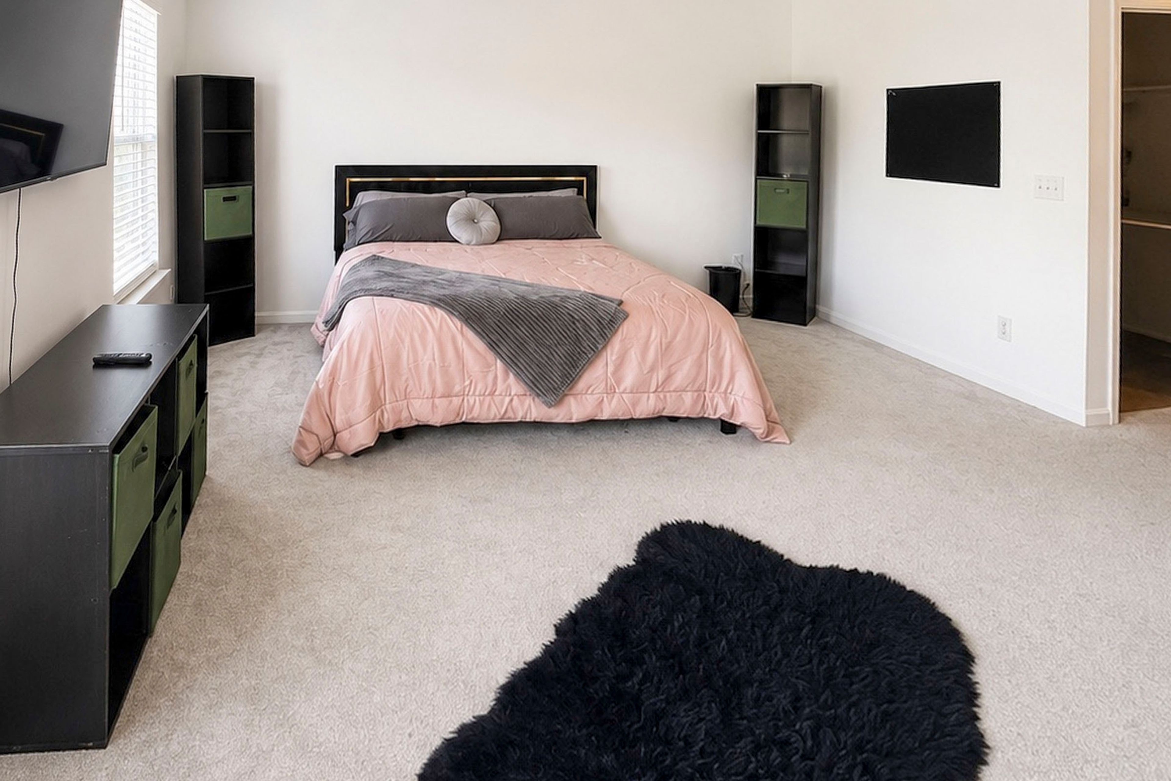 Bedroom 1 | King Bed | 3rd Floor