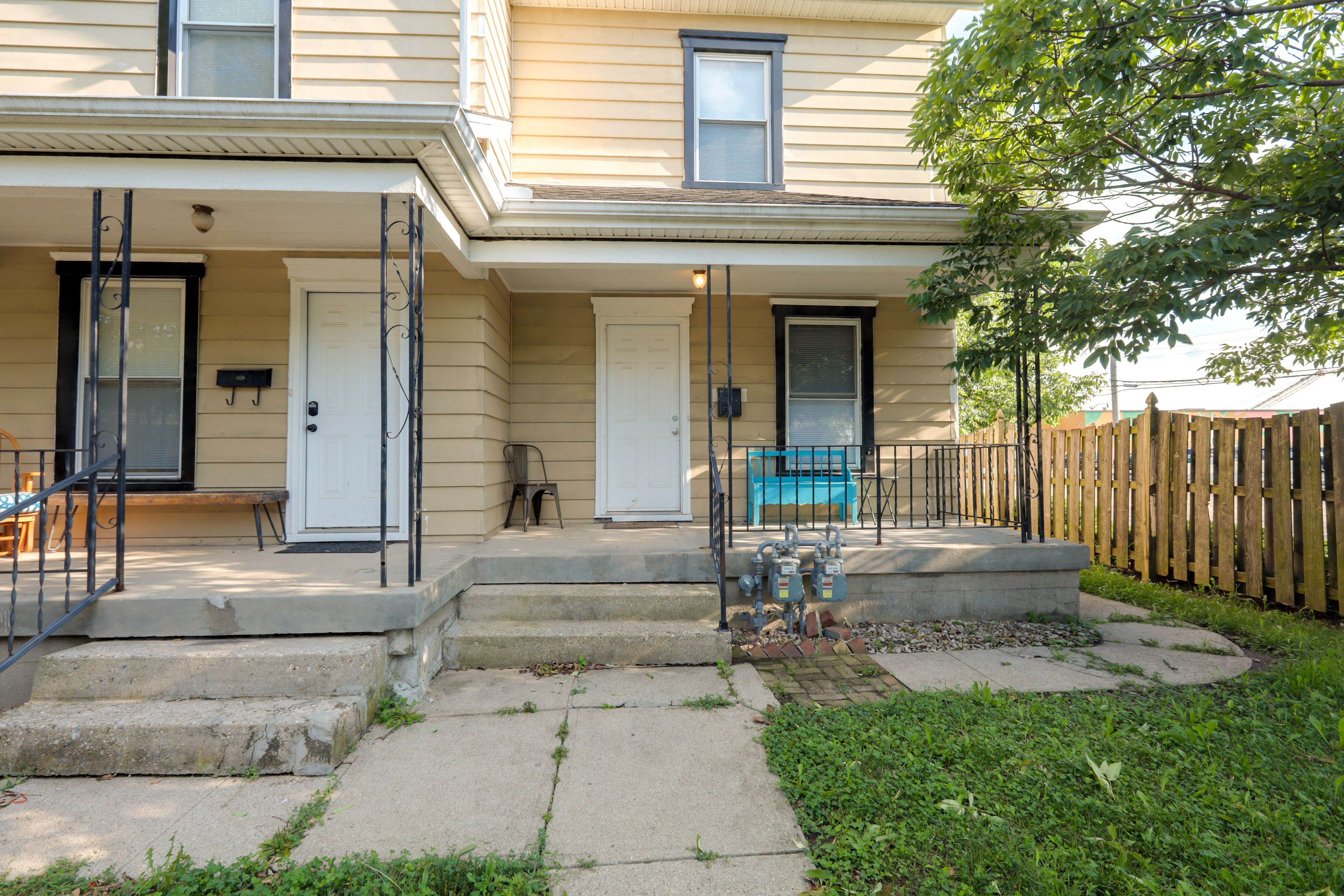 Exterior | Parking | Driveway (2 Vehicles)