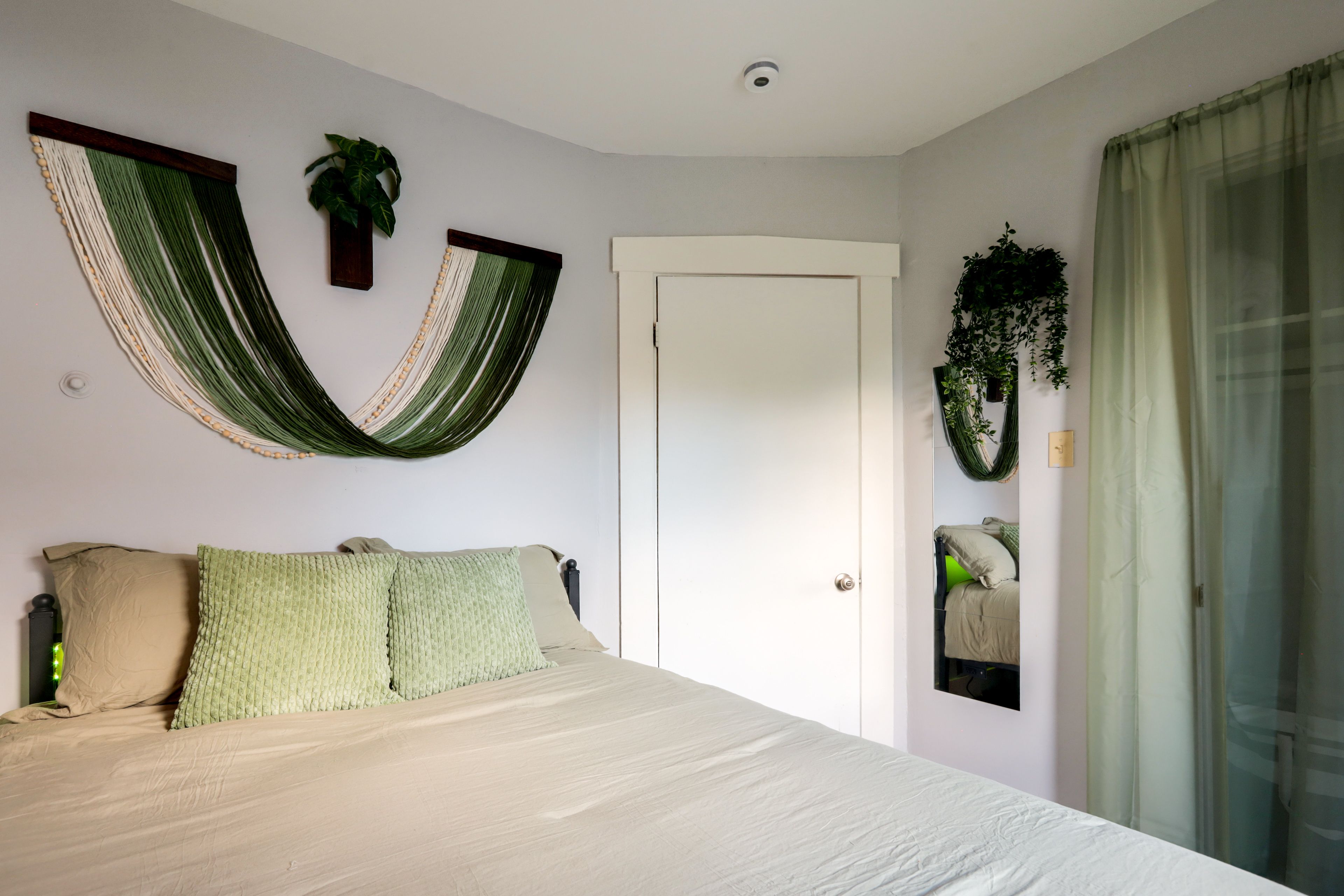 Bedroom 2 | Queen Bed