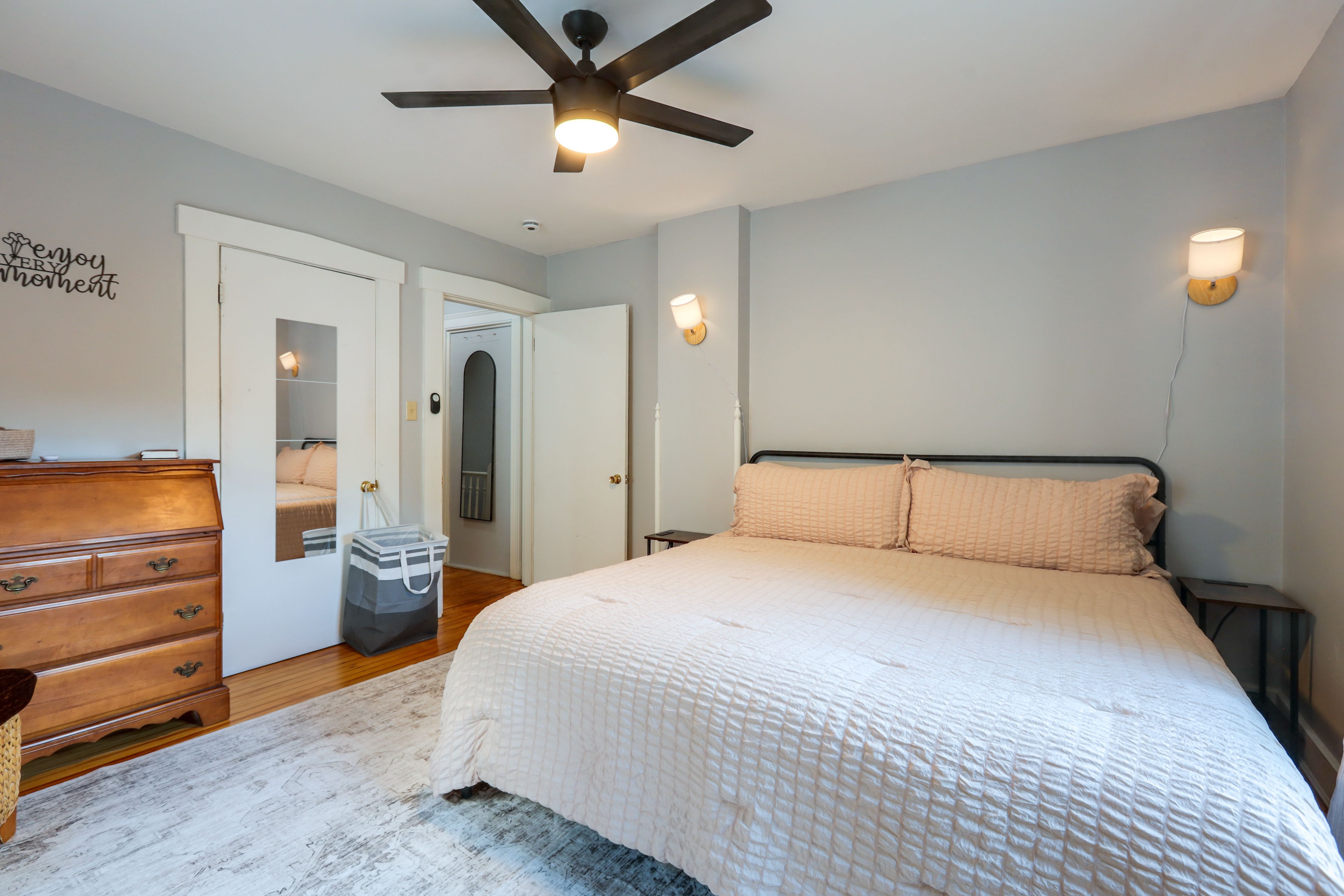 Bedroom 1 | King Bed