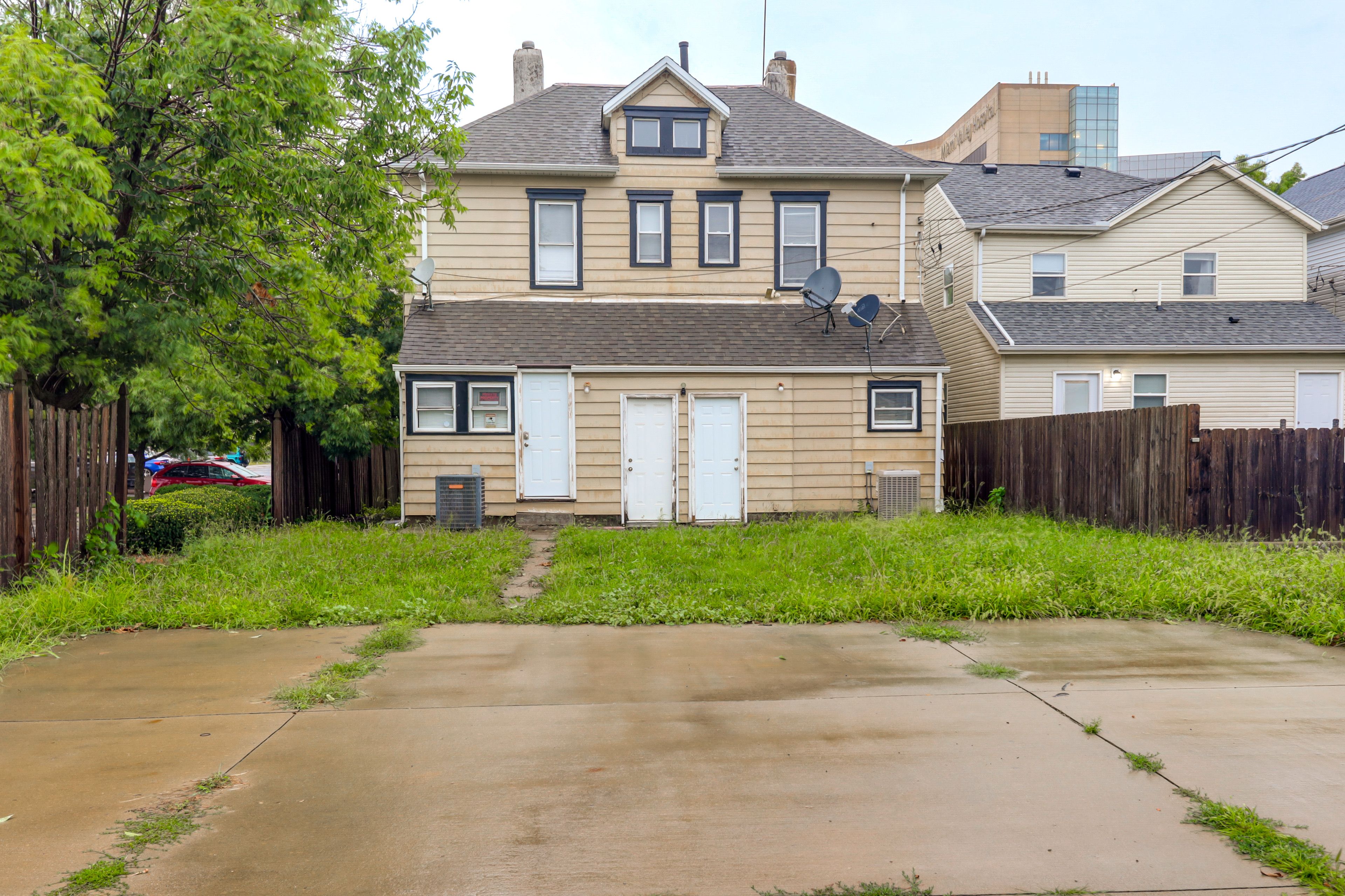 Parking | Driveway (2 Vehicles)