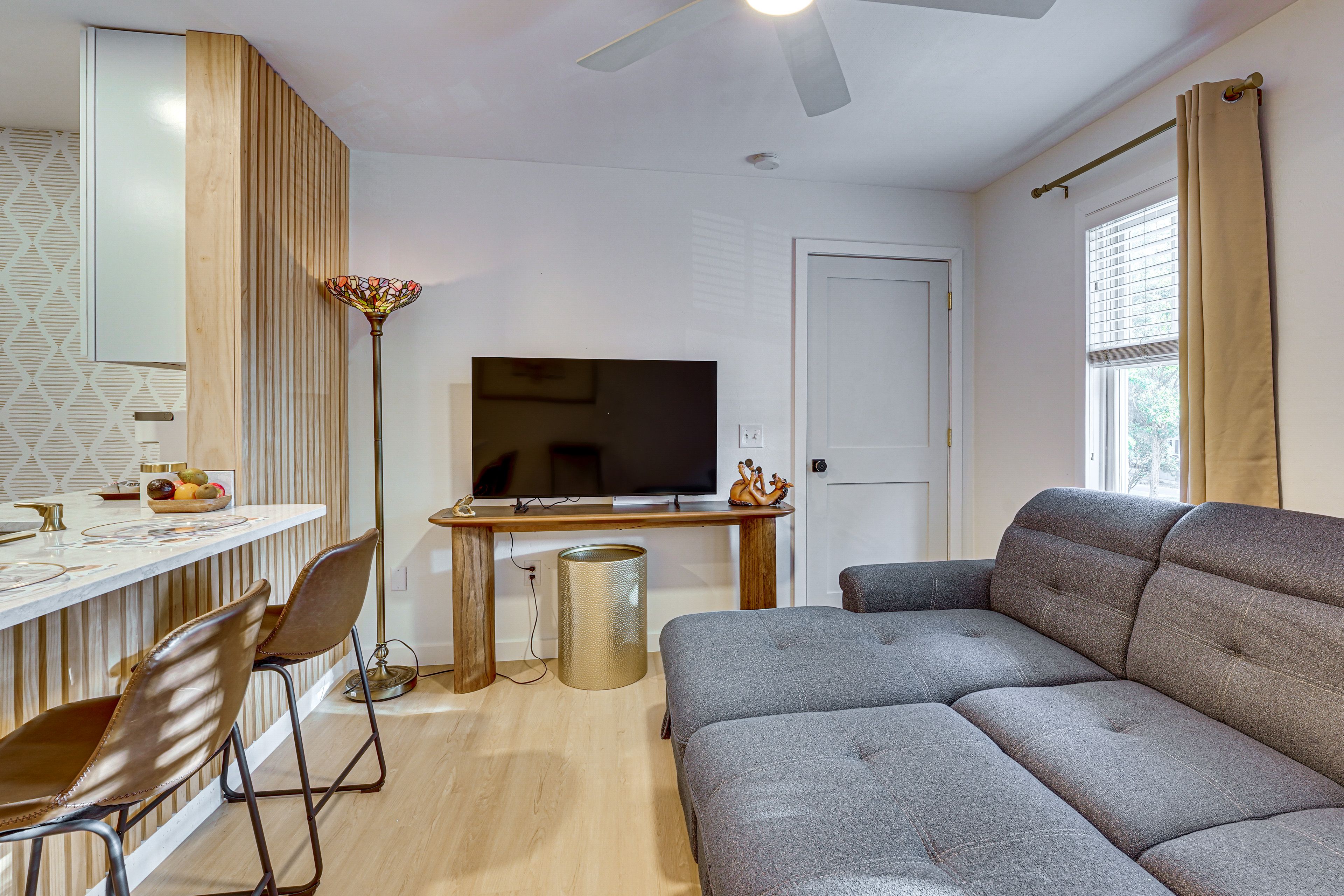 Living Room | Queen Sleeper Sofa