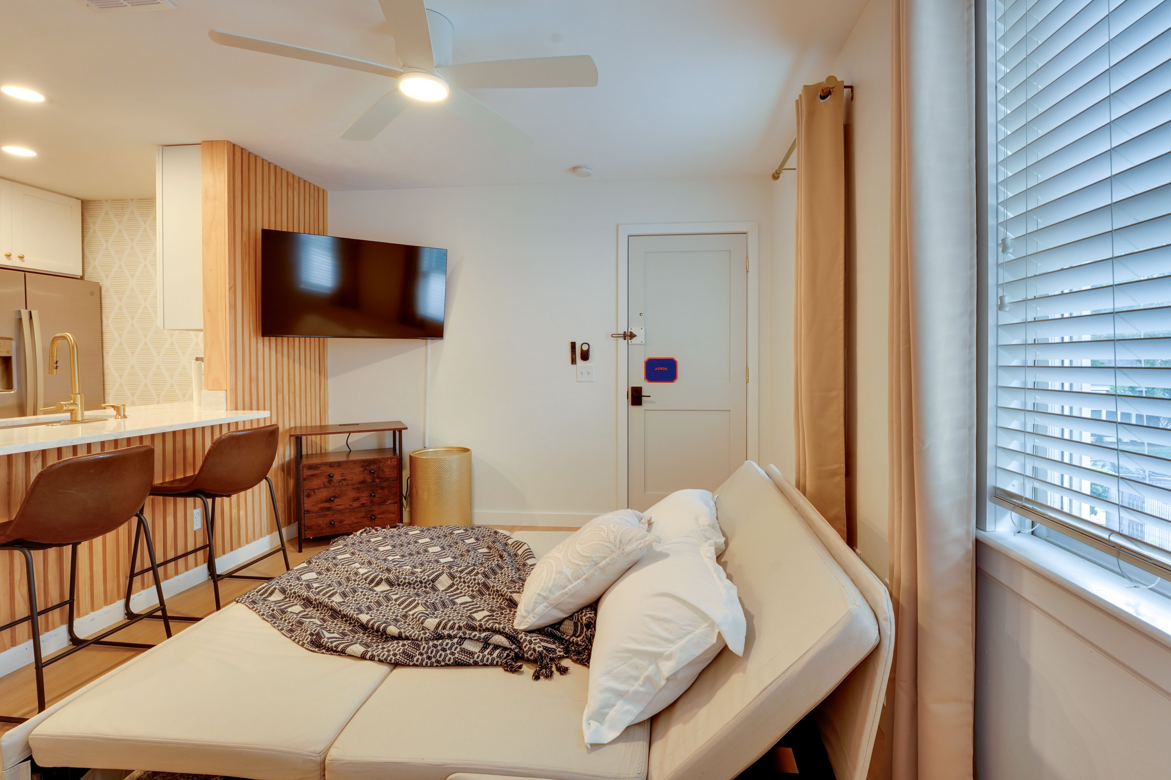 Gainesville Vacation Rental | 1BR | 1BA | 550 Sq Ft