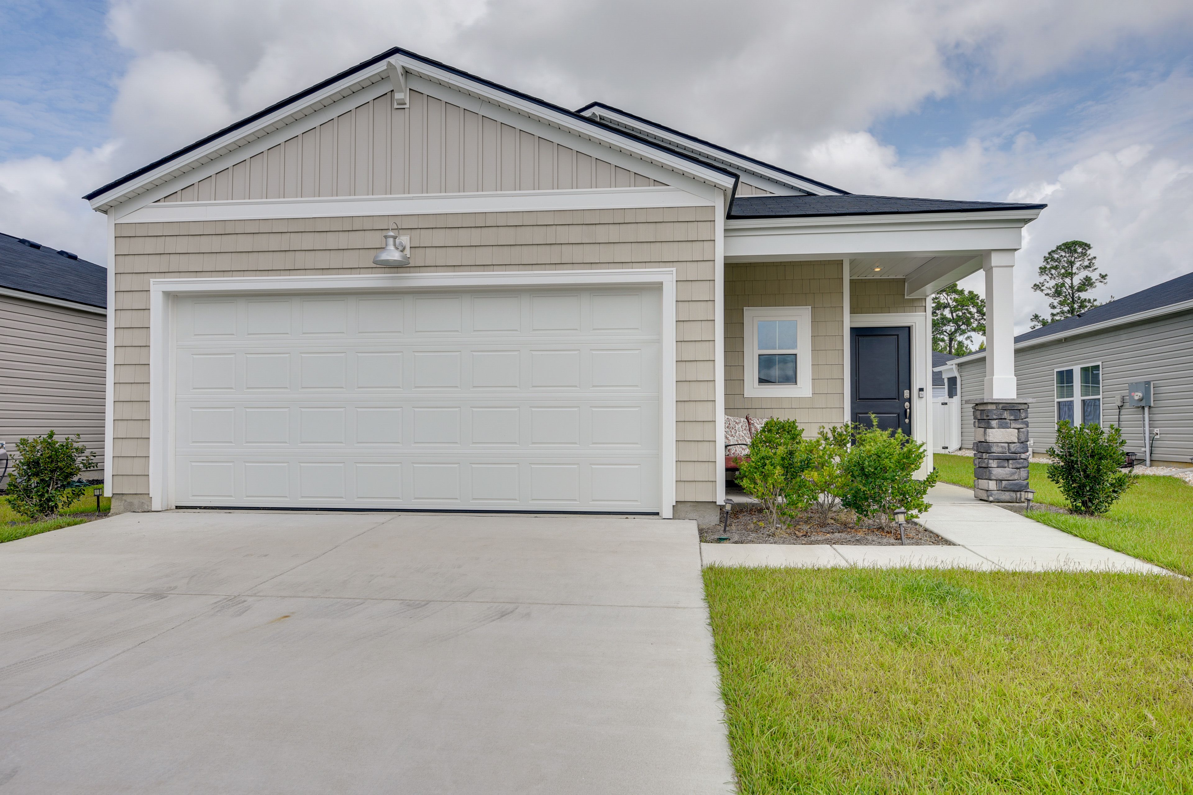Exterior | Driveway (2 Vehicles)