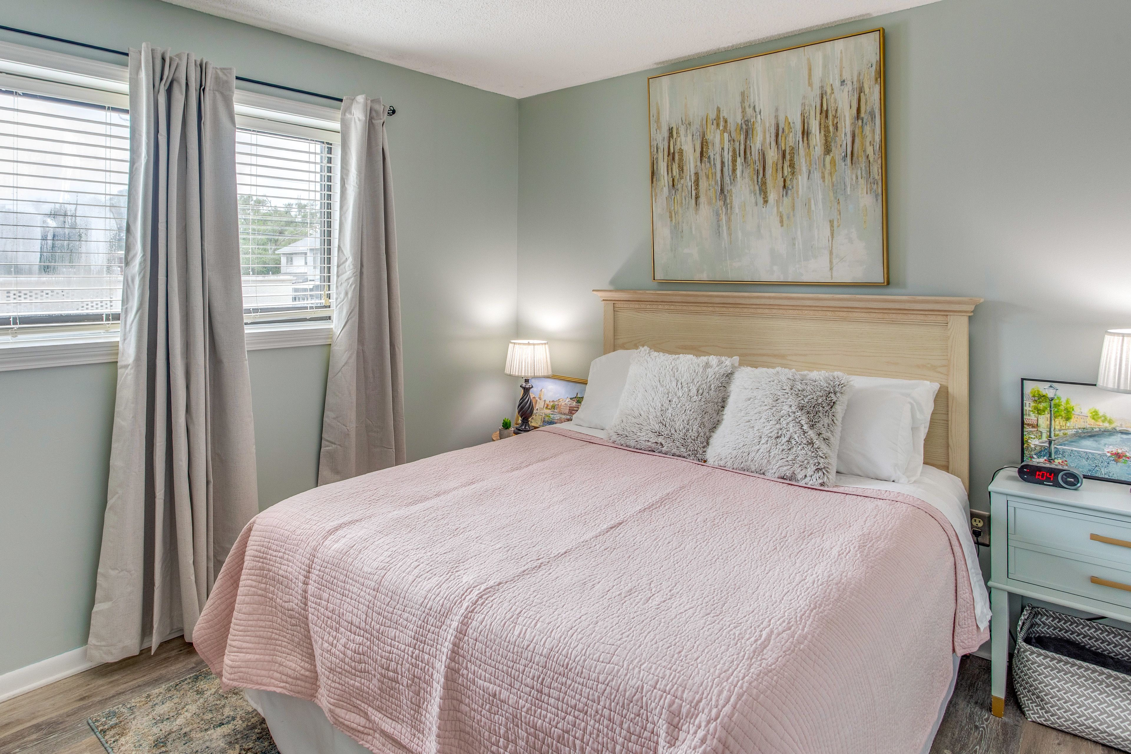 Bedroom | Queen Bed