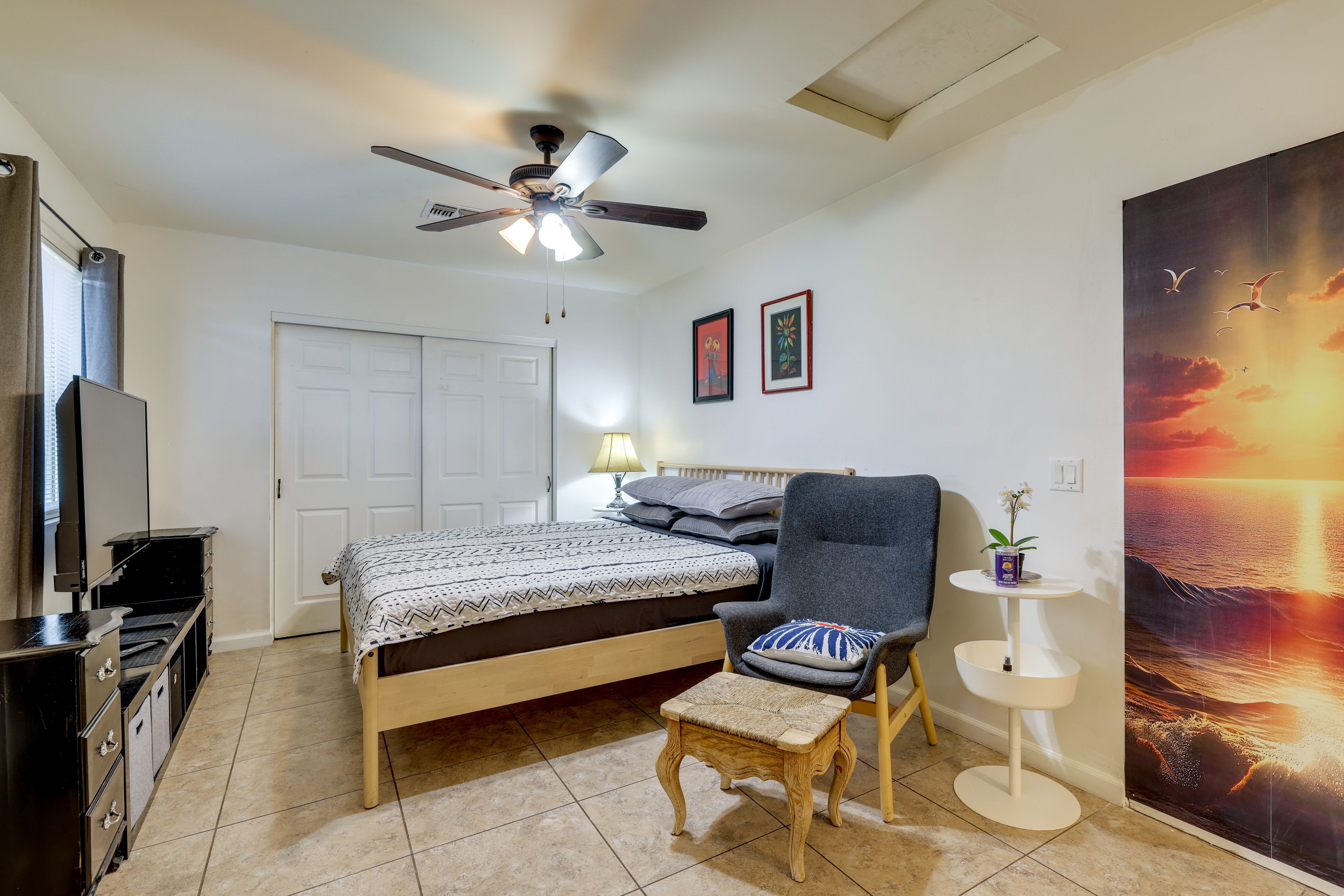 Studio Interior | Alaskan King Bed