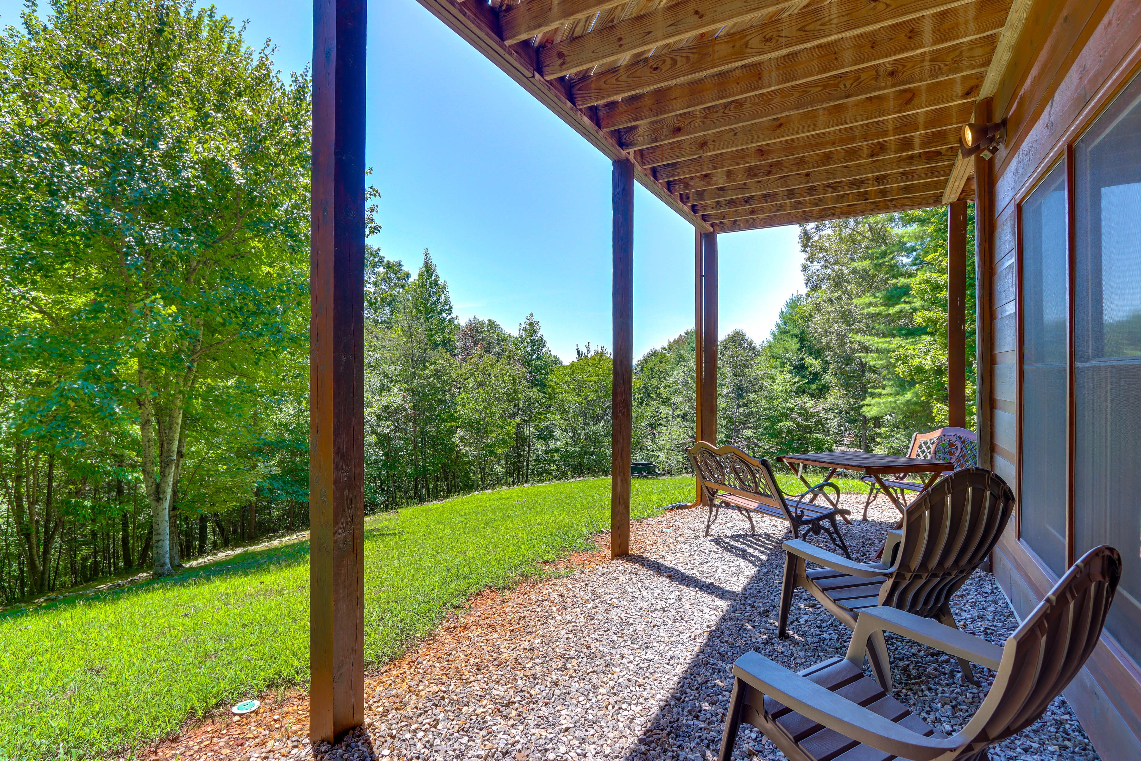 Morganton Vacation Rental | 2BR | 3.5BA | 2,900 Sq Ft