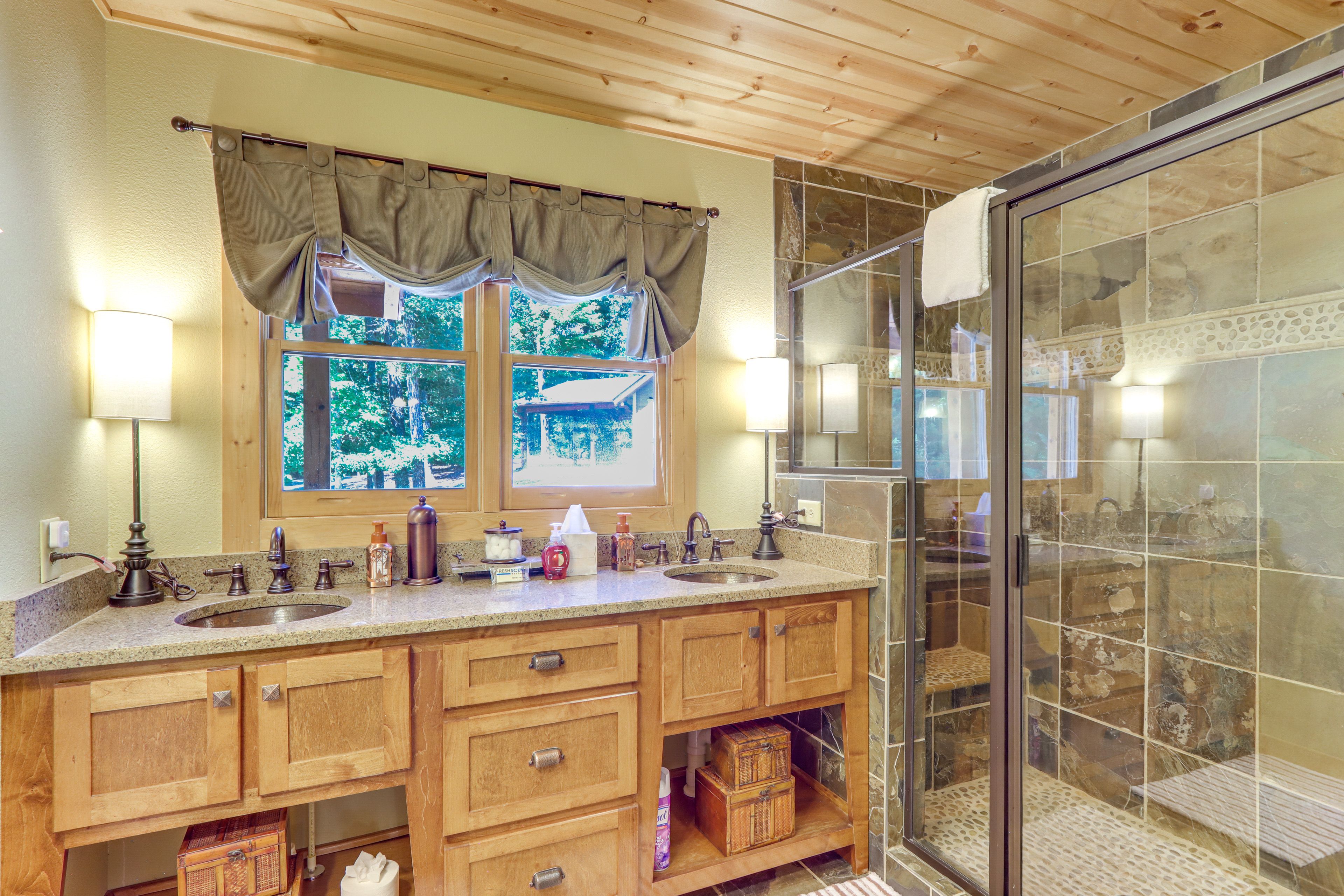 Full Bathroom | Main Level