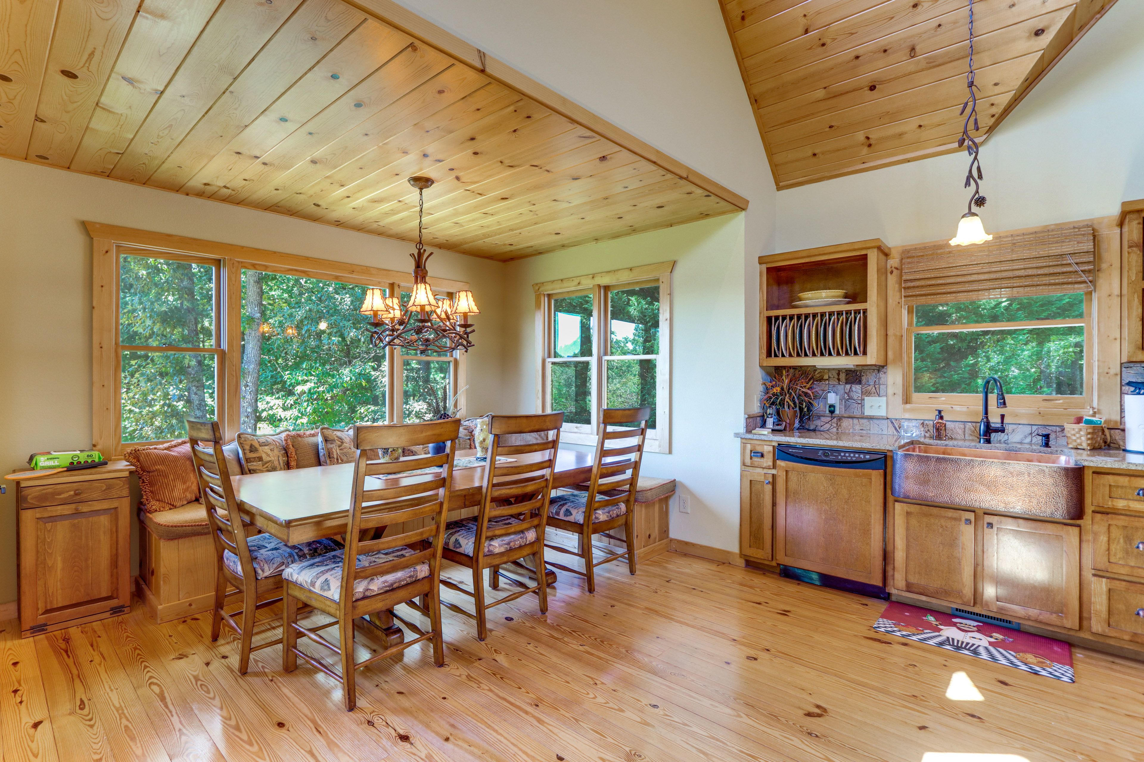 Kitchen | Main Level