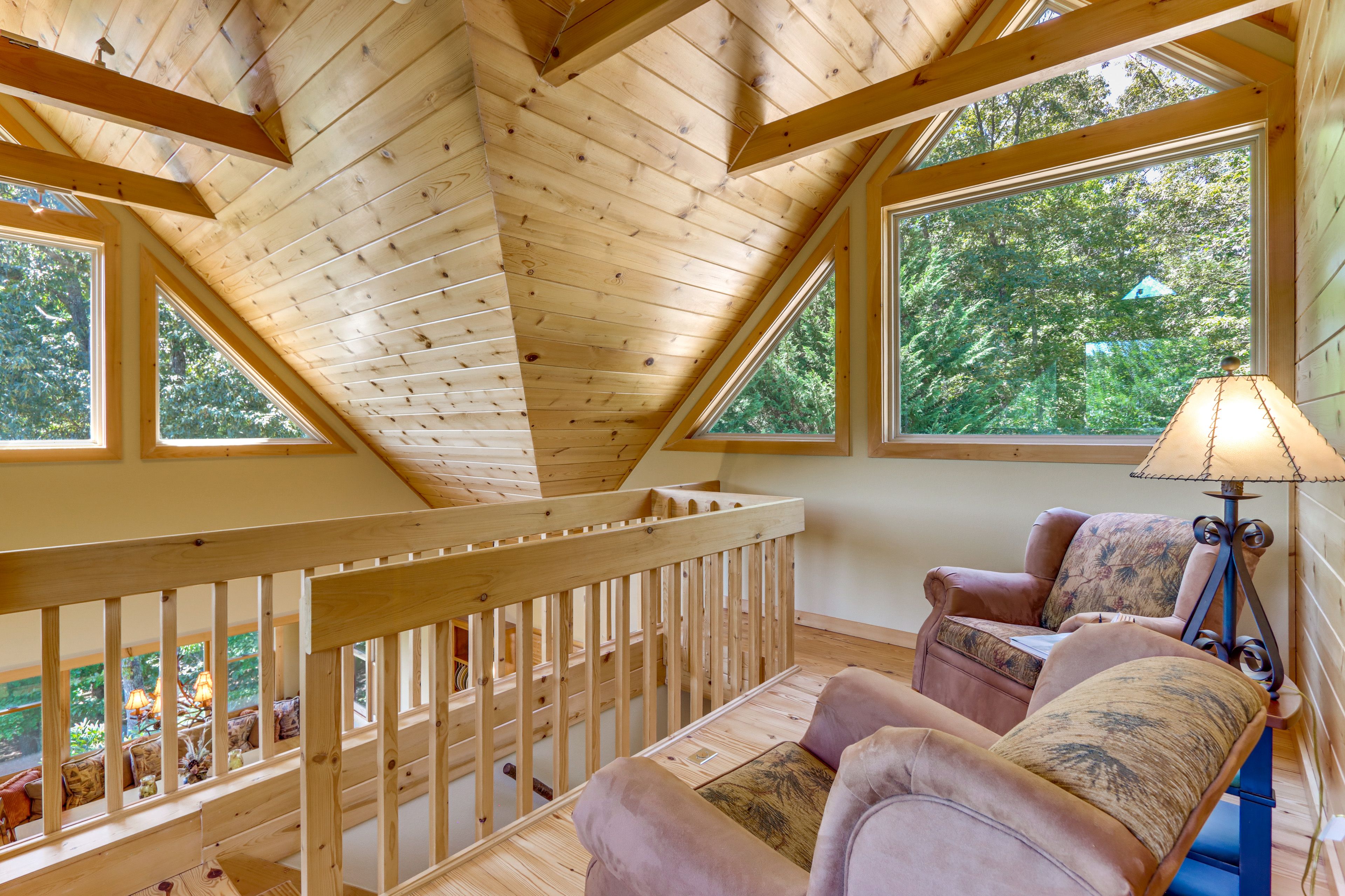 Sitting Area | Upper Level