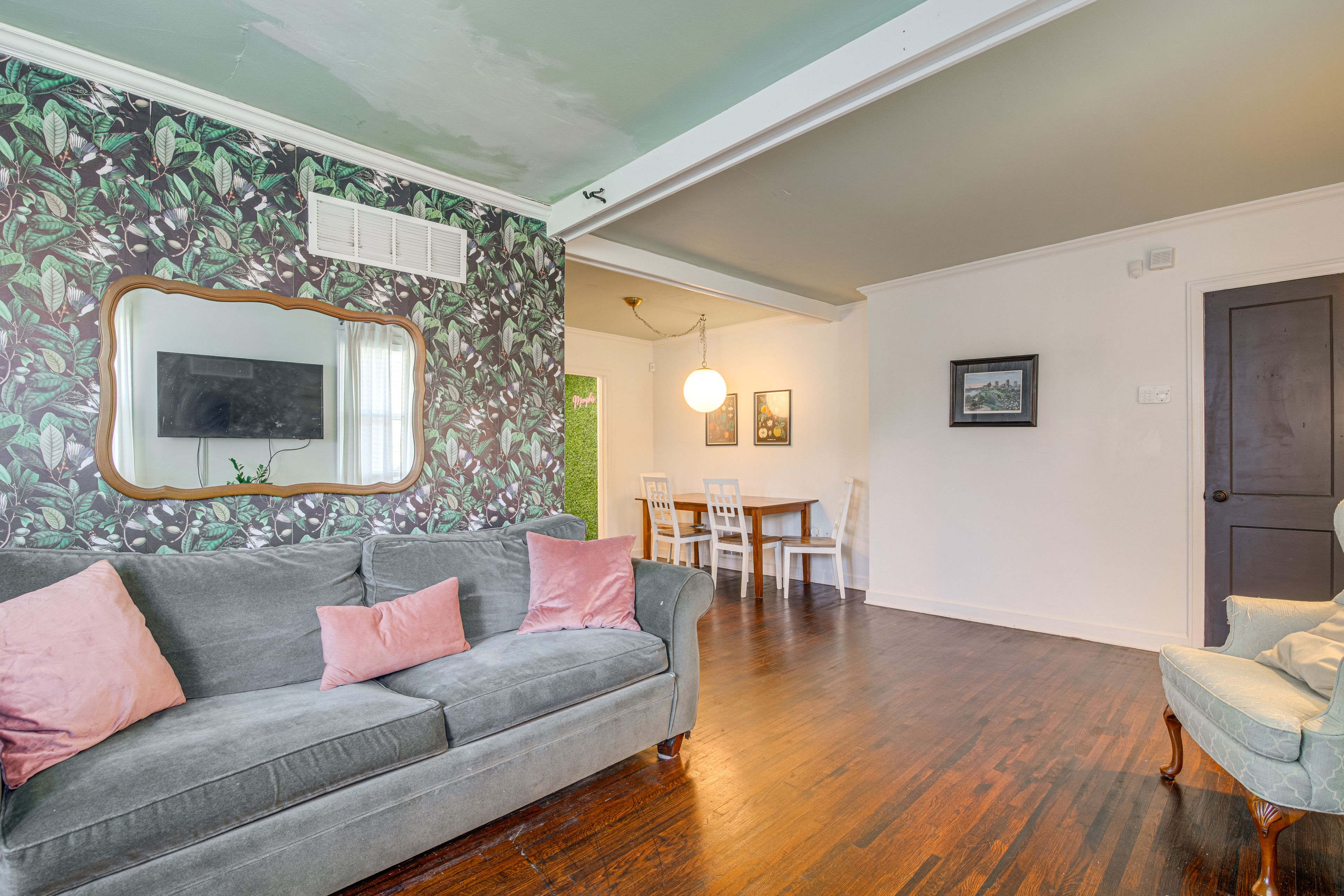 Memphis Vacation Rental | 2BR | 1BA | 900 Sq Ft