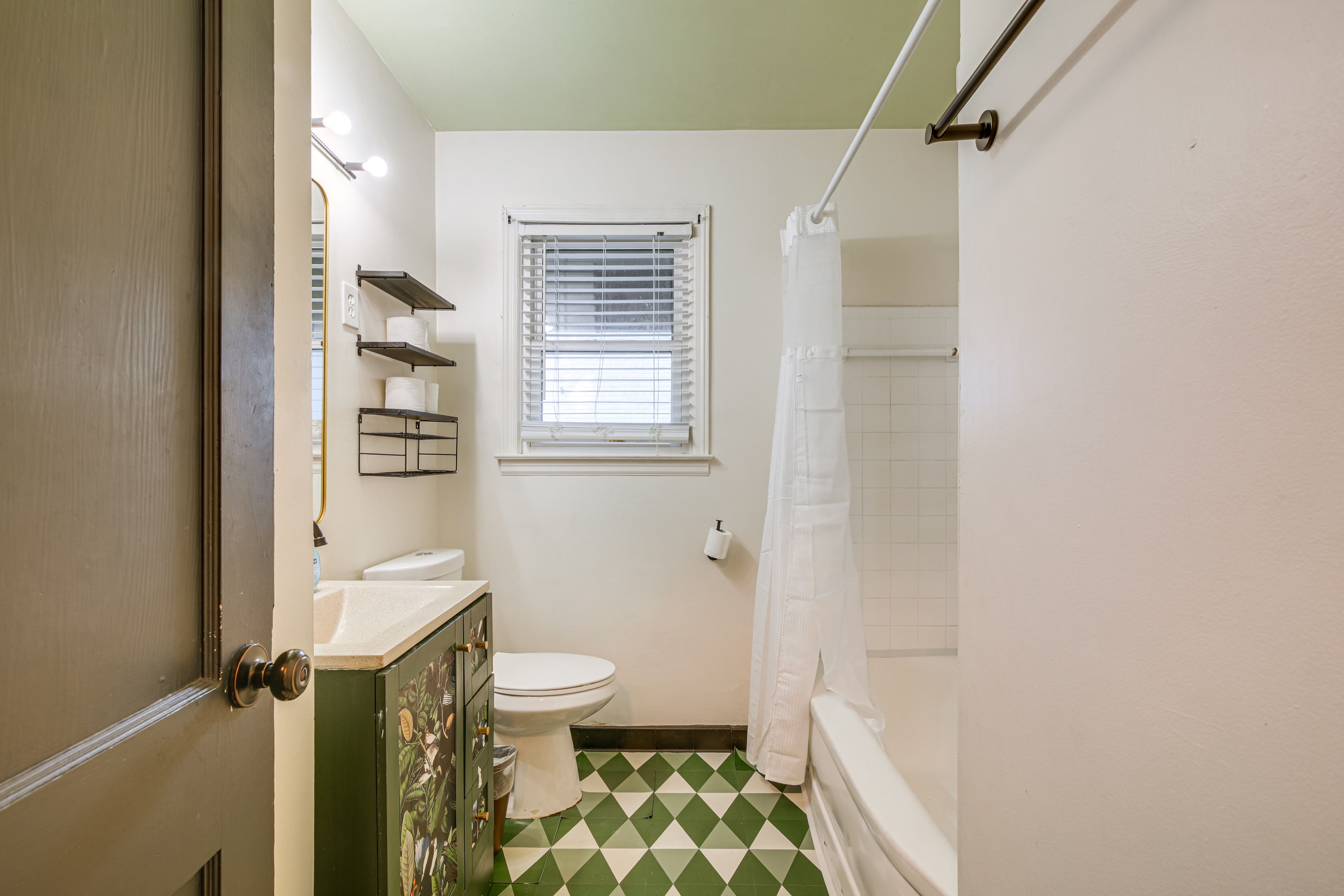 Full Bathroom