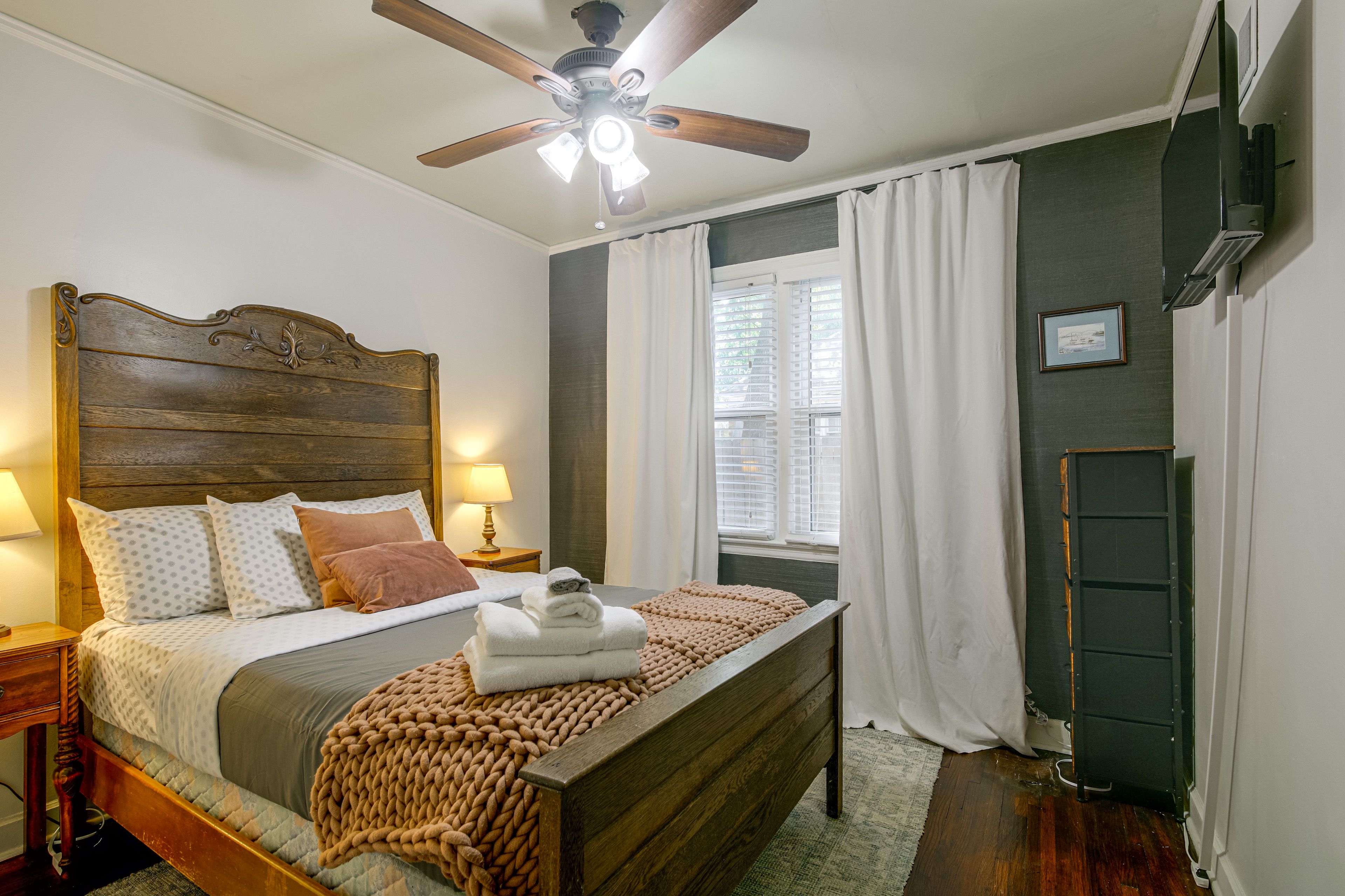 Bedroom 2 | Queen Bed