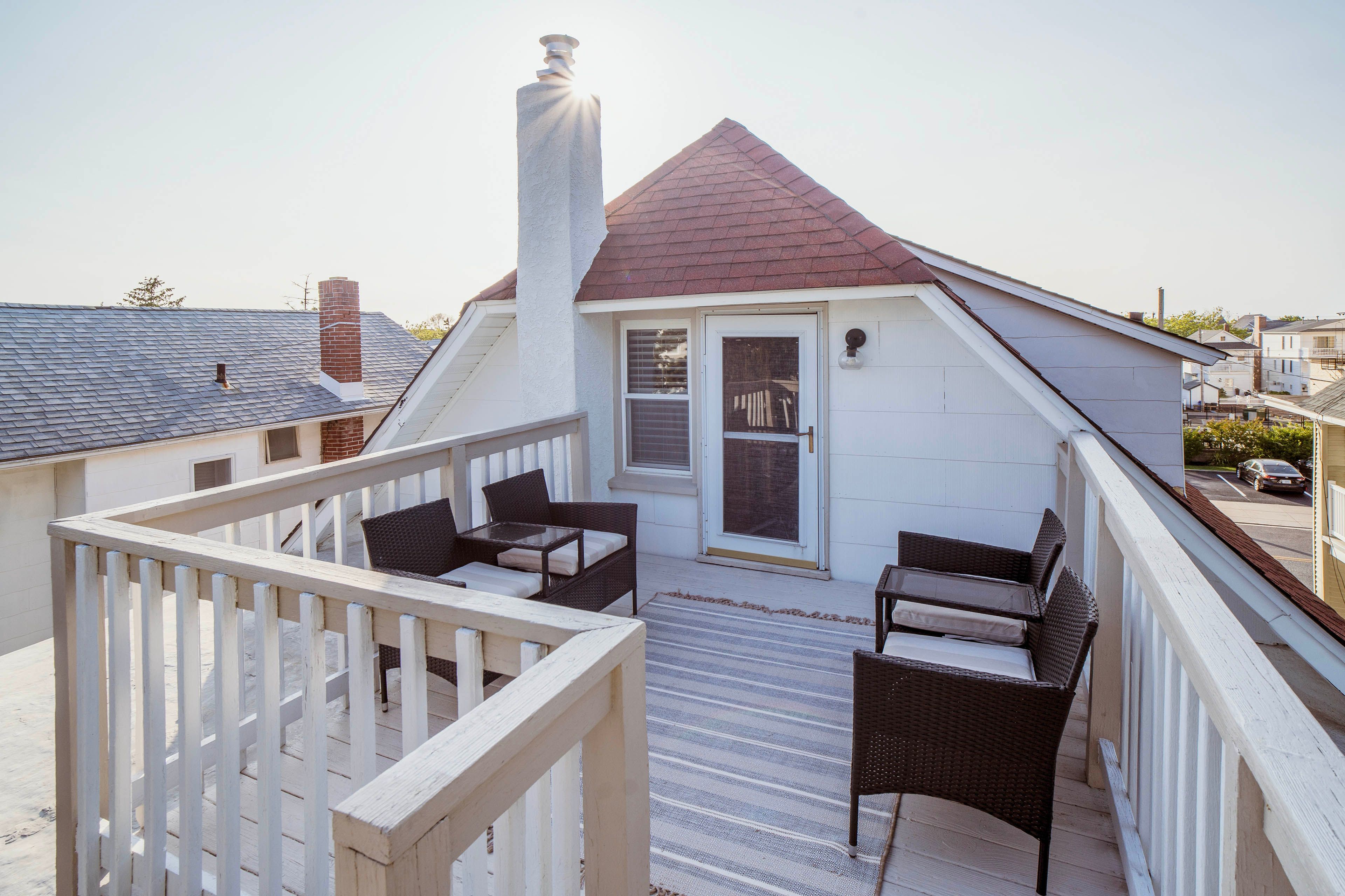 Top-Floor Unit | Deck