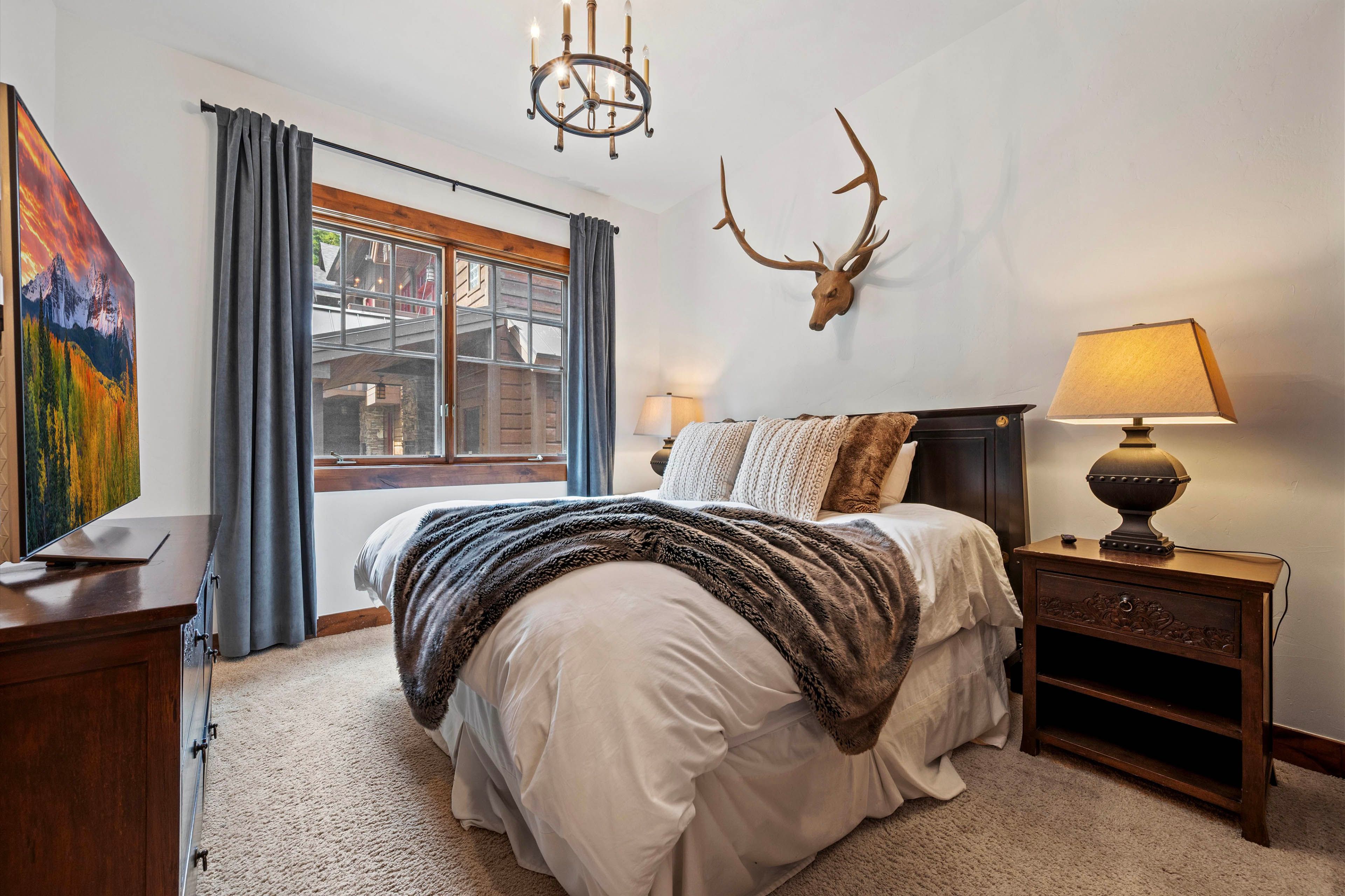 Bedroom 2 | King Bed | 3rd Floor