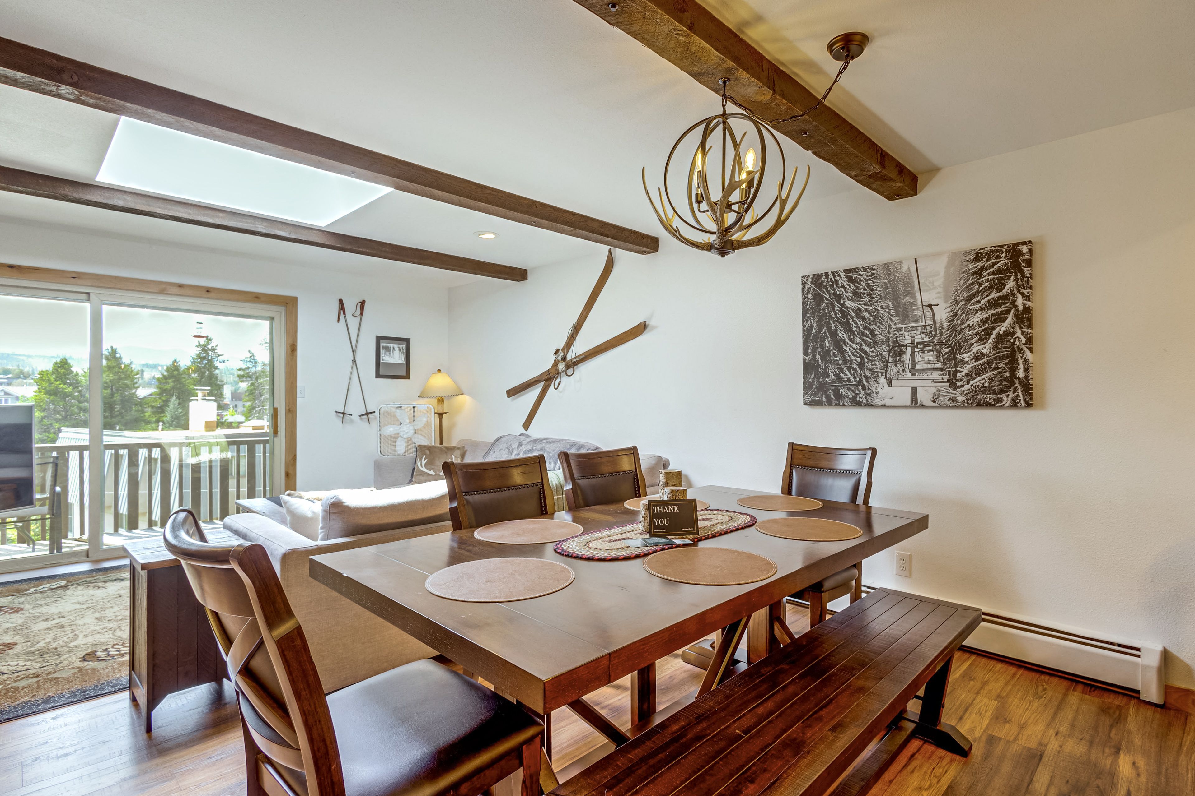 Dining Area | Dishware/Flatware Provided