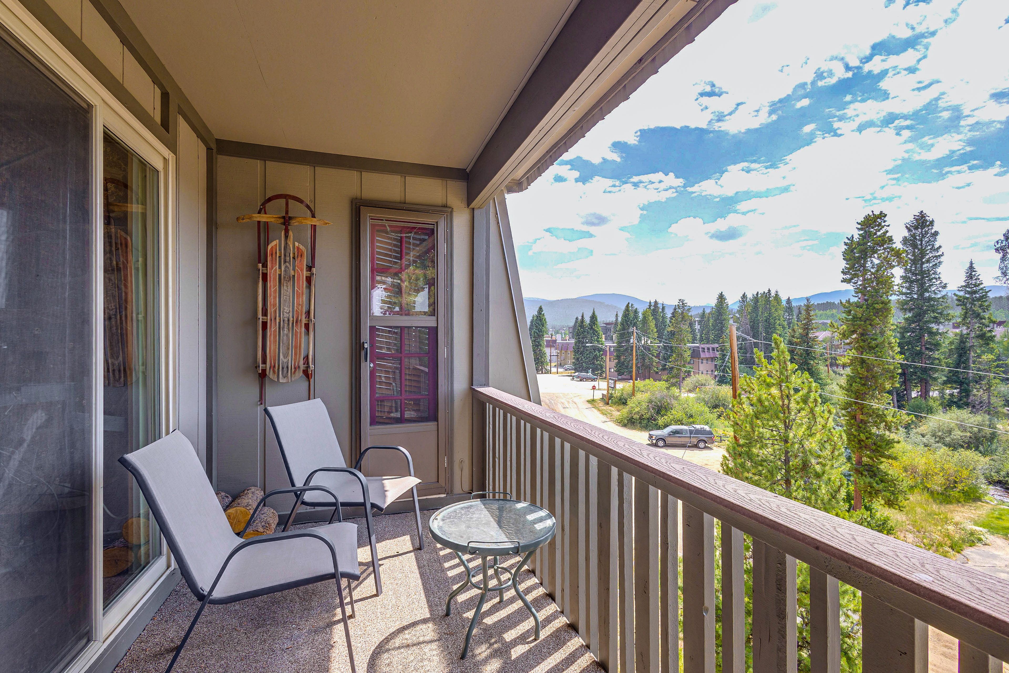 Covered Deck | Mountain Views