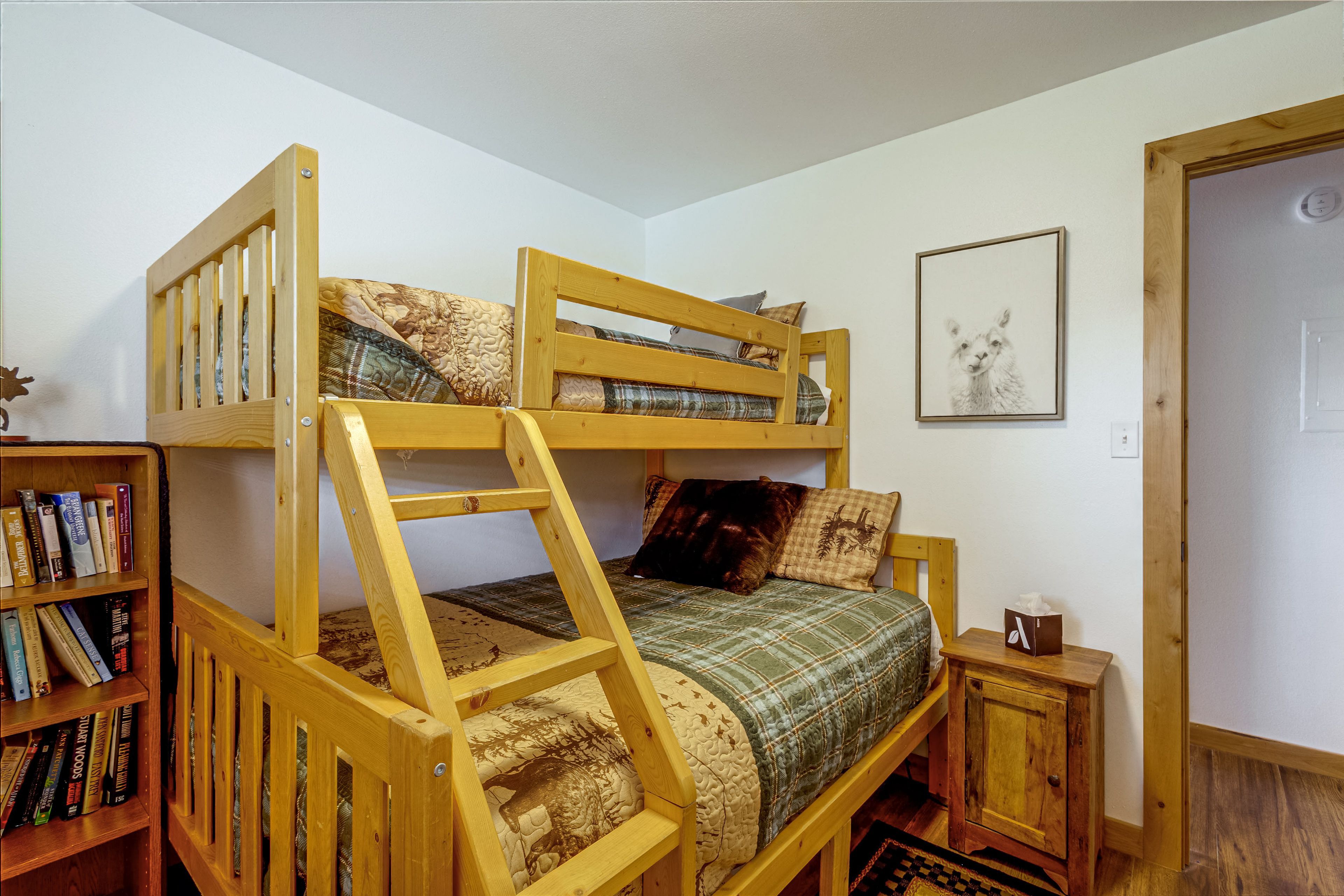 Bedroom 3 | Twin/Queen Bunk Bed | Books